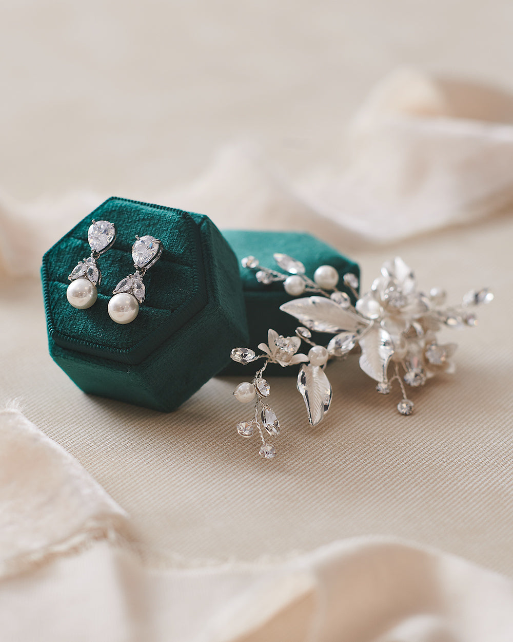 Elegant Petite Pearl & Floral Hair Clip for Women - Delicate Hair Accessories for Bridal, Wedding, Party & Everyday Wear