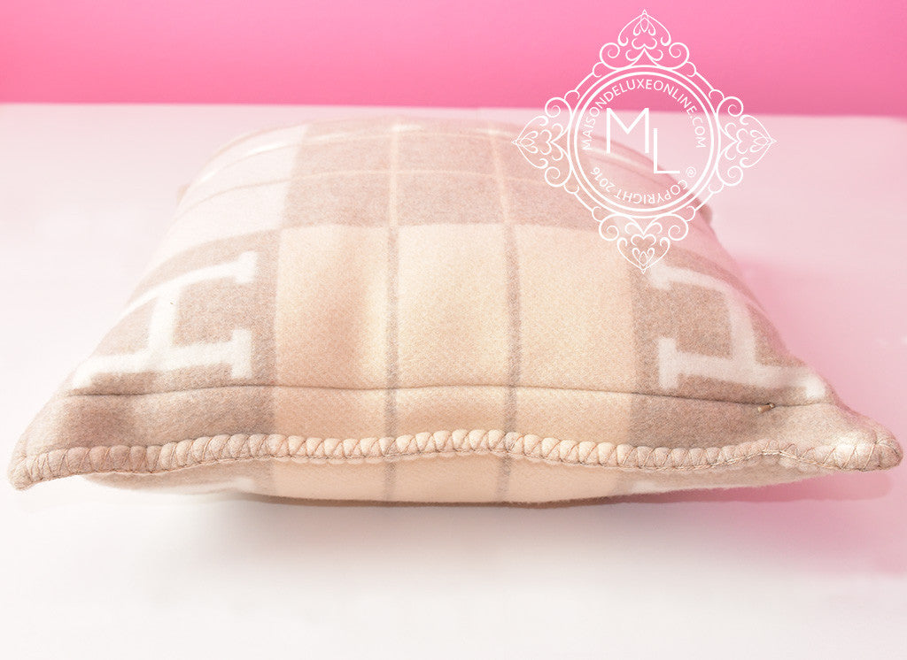 Luxury Hermes Avalon III Wool Cashmere Cushion Pillow - Classic Camomille Design for Sofa, Bed & Home Decor - Premium Throw Pillow for Living Room & Bedroom