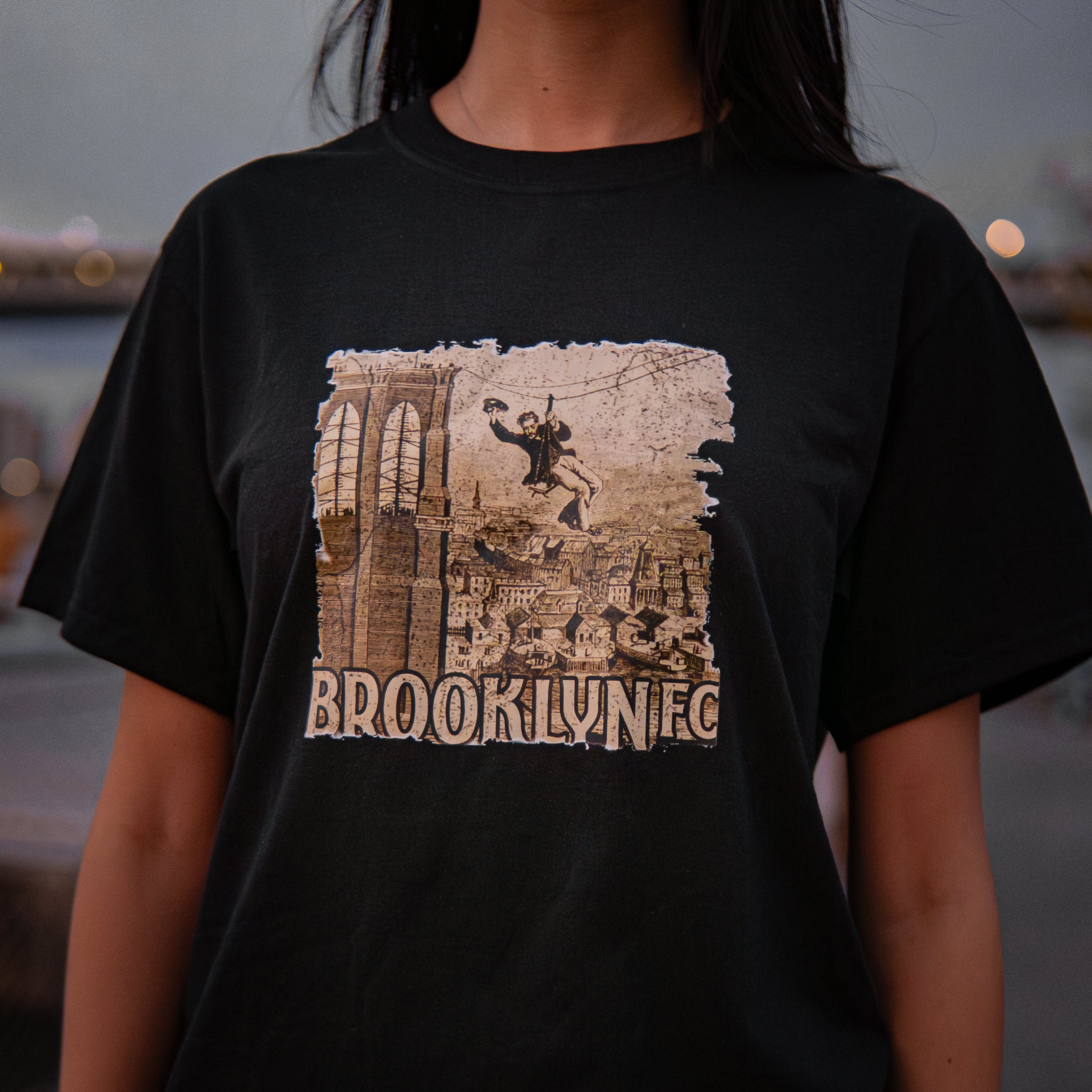 Brooklyn FC Vintage Bridge Retro Black T-Shirt for Men - Casual Streetwear Soccer Fan Tee for Everyday Wear & Game Day Outfits