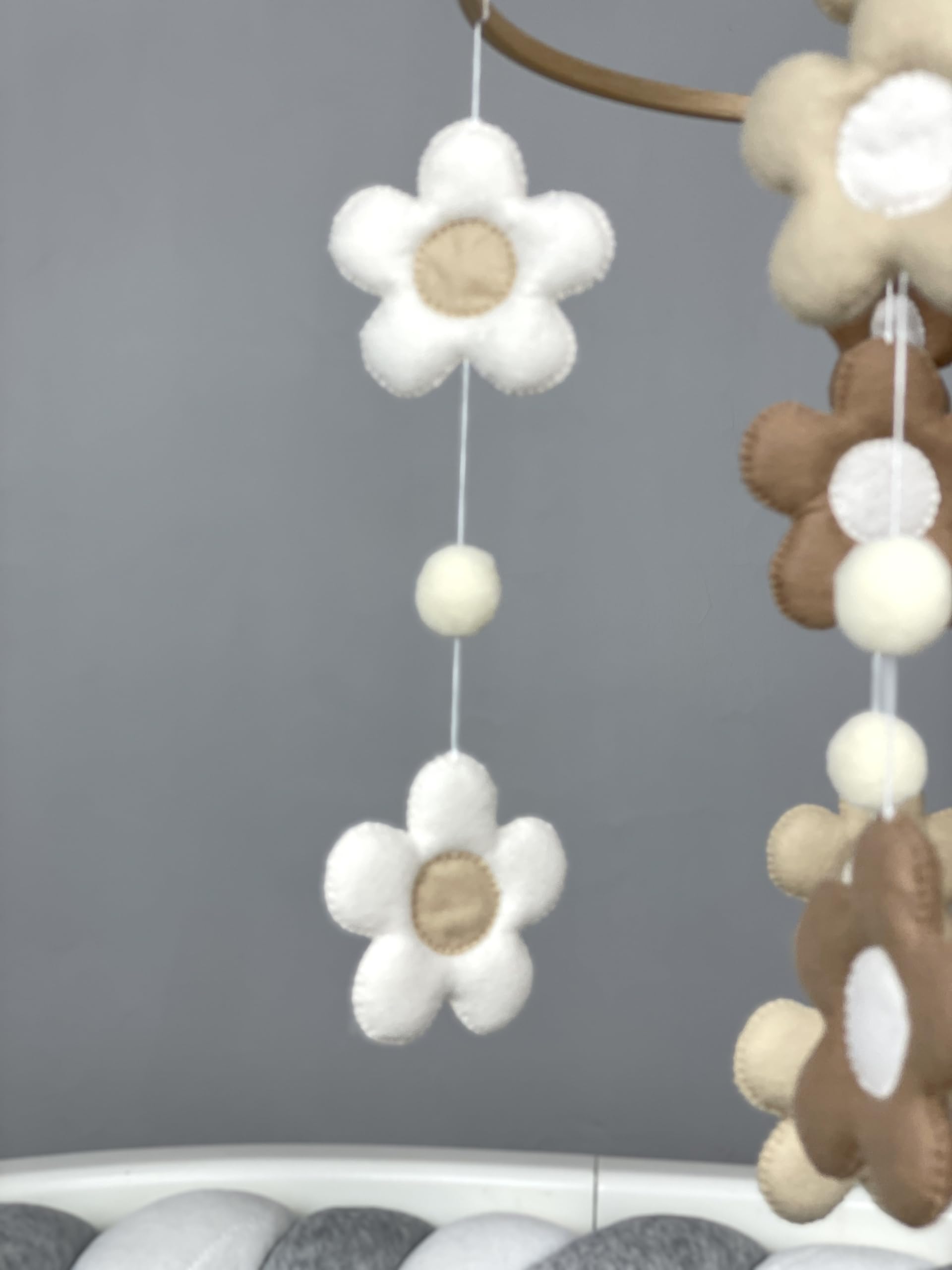 Gender Neutral Baby Crib Mobile - Floral Daisy Nursery Decor for Girls & Boys | Perfect Newborn Gift for Expecting Moms | Soothing Visual Stimulation for Infant Sleep & Playtime