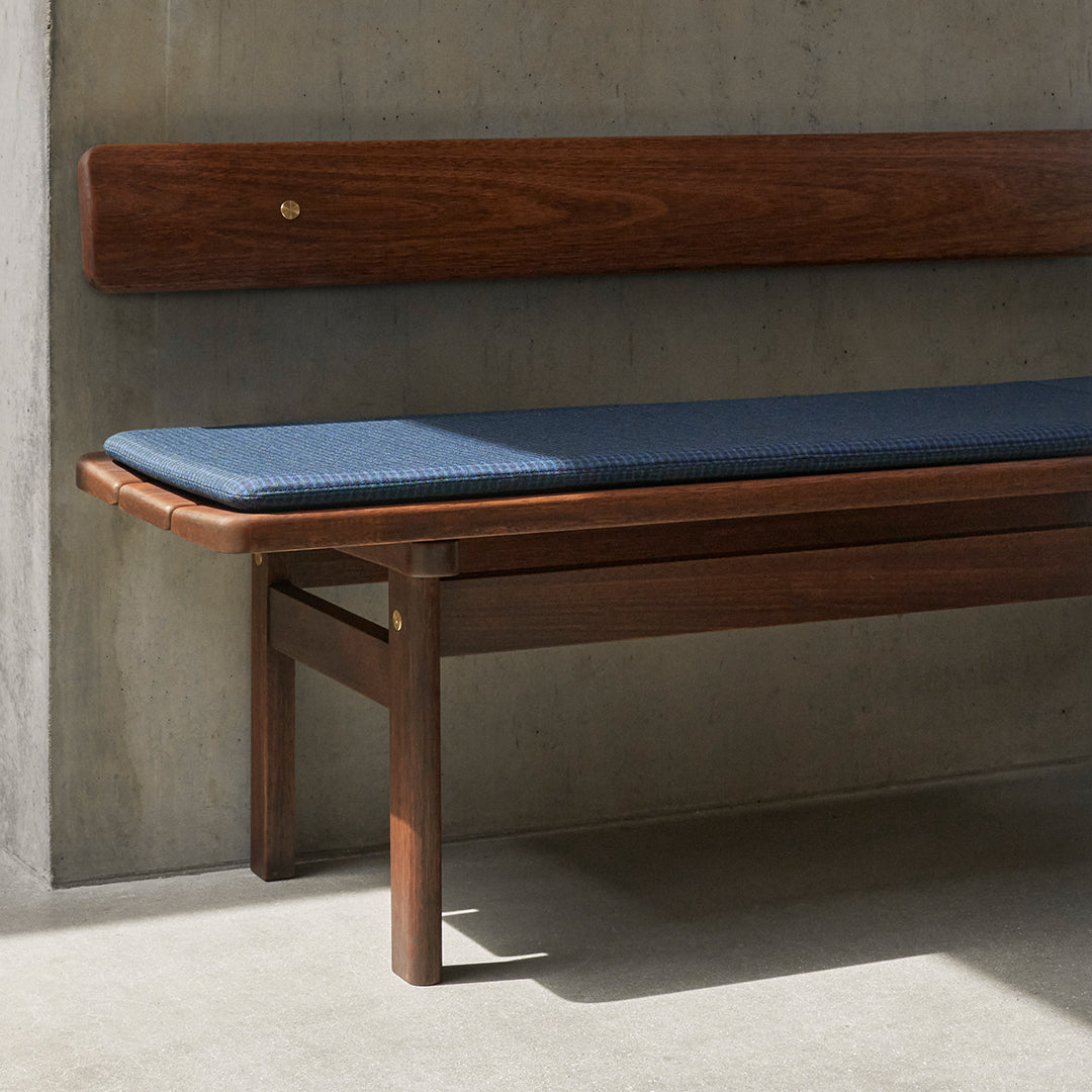 BM0700 Asserbo Bench - Modern Wooden Bench for Living Room, Bedroom & Entryway - Sturdy & Stylish Home Decor Furniture for Indoor Use