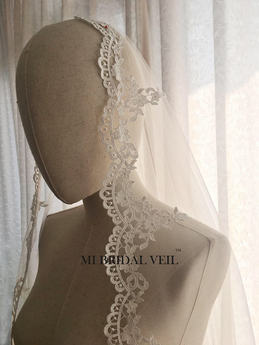 Elegant Mantilla Lace Wedding Veil with Crochet Venice Rose Design - Perfect for Bridal Ceremonies, Church Weddings & Vintage Themed Photos