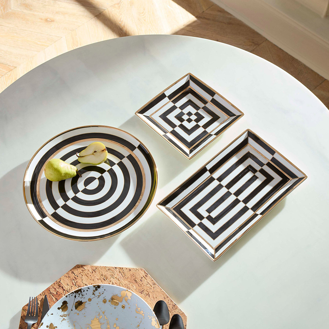 Modern Op Art Round Serving Tray - Stylish Decorative Tray for Coffee Table, Kitchen & Dining Room - Perfect for Entertaining Guests & Displaying Decor