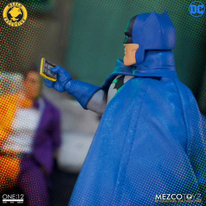 Mezco One:12 Golden Age Batman vs Two-Face Action Figure Set - Collectible DC Comics Superhero & Villain Diorama for Display & Photography