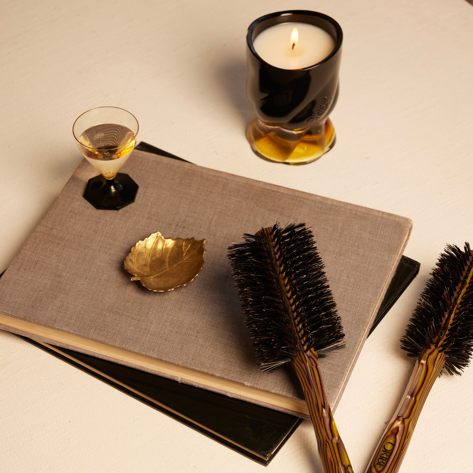 Italian Resin Large Round Makeup Brush - Professional Foundation & Powder Brush for Flawless Blending & Smooth Application (Perfect for Everyday Makeup & Special Occasions)