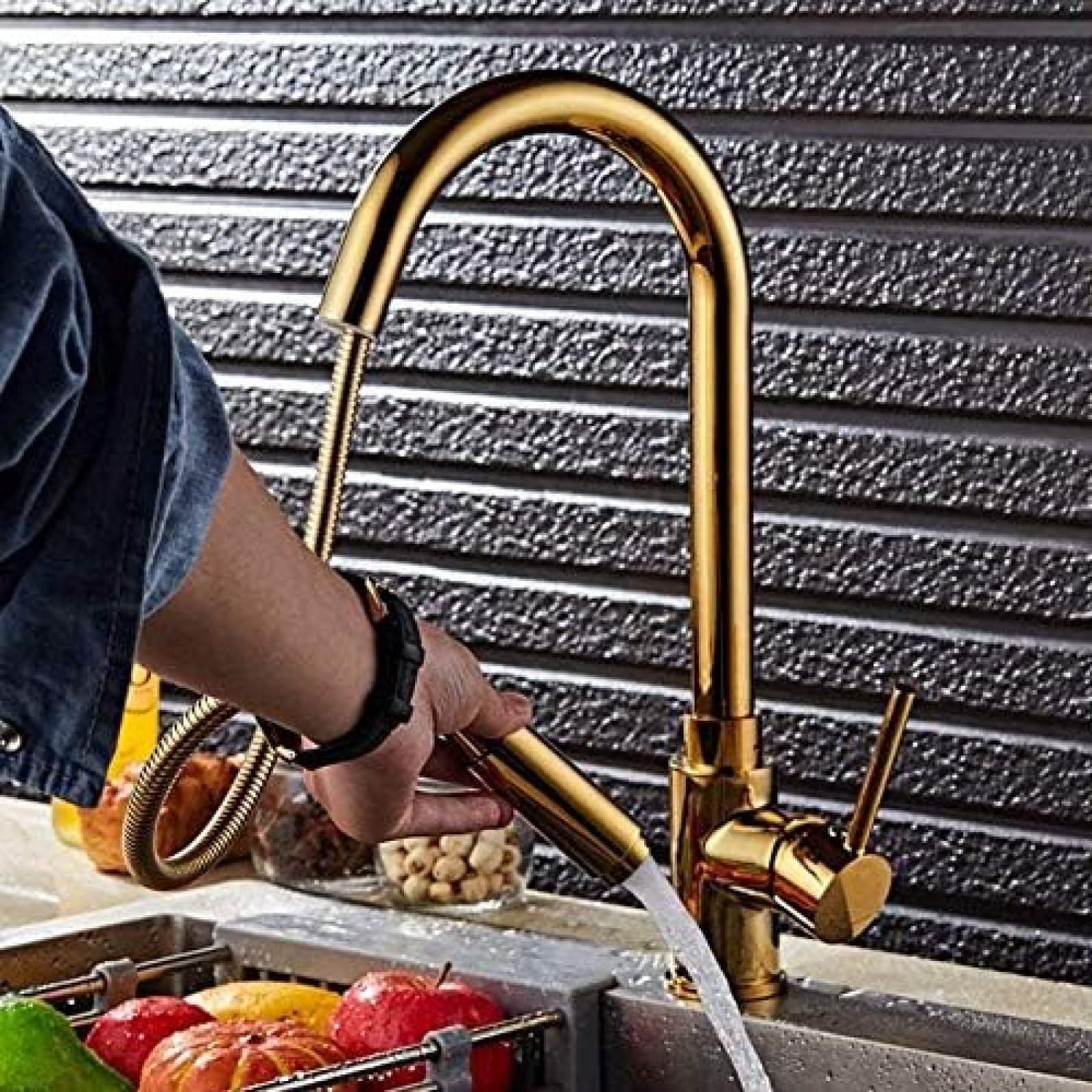 CRJUS Gold Kitchen Faucet with Pull Down Sprayer - Hot and Cold Water Mixer Tap with 360° Swivel Spout for Sink - Ideal for Cooking, Washing Dishes & Kitchen Cleaning