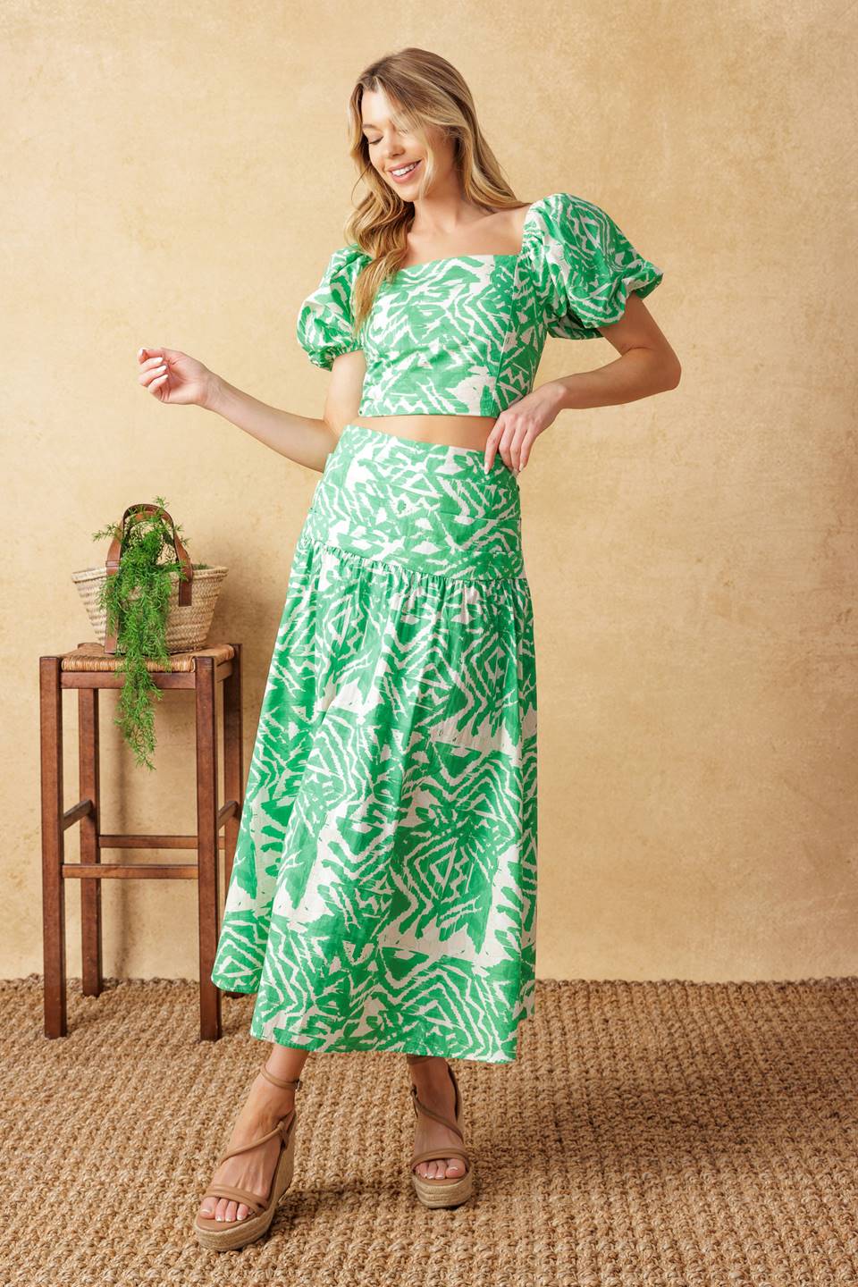 Stylish Crop Top & Skirt Set for Women - Trendy Summer Outfit for Casual Wear, Beach Vacation & Party