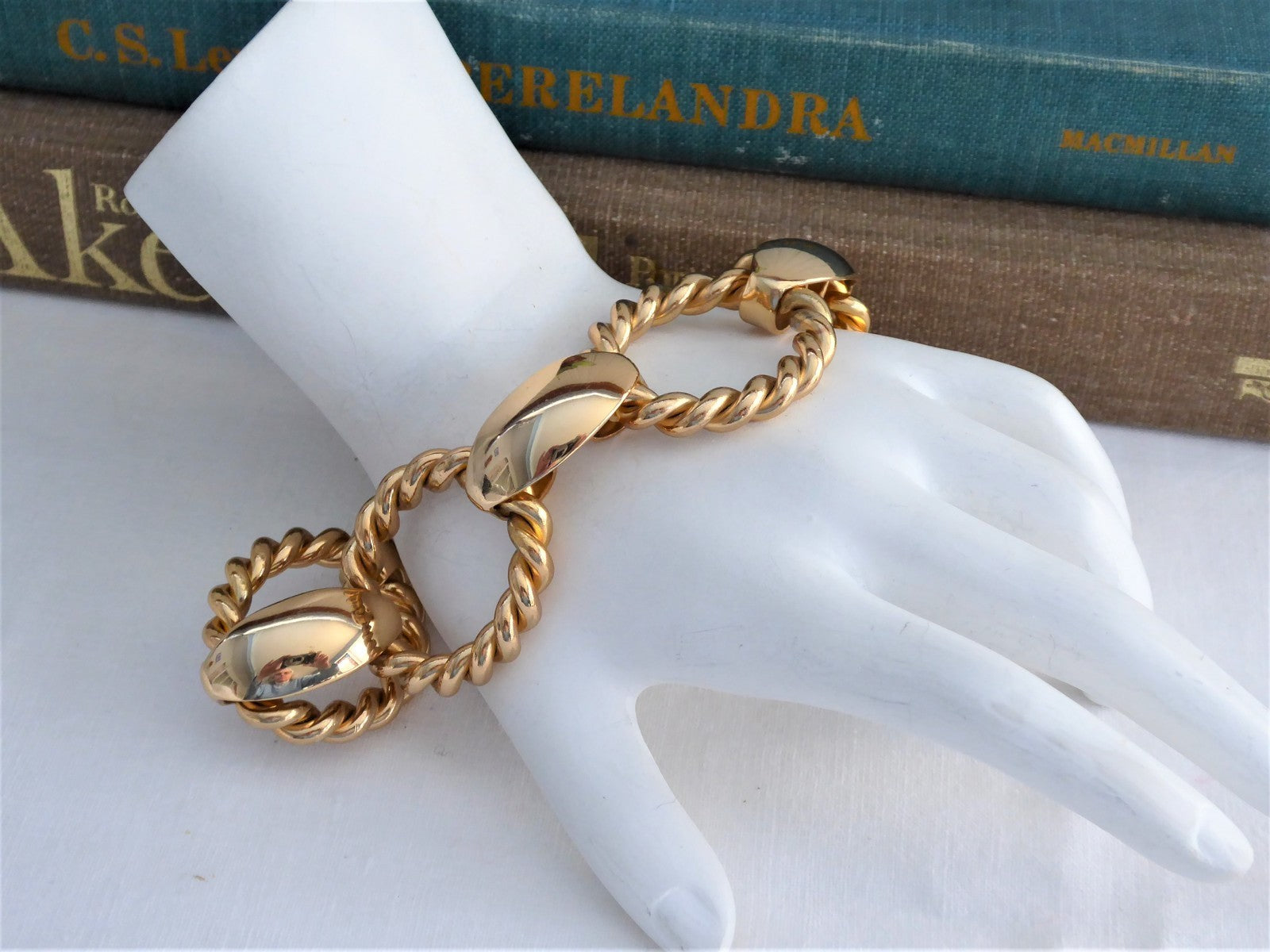 Vintage 1980s Napier Twisted Link Chunky Bracelet - Gold Plated Signed Oval Links for Women | Perfect for Retro Fashion, Parties & Gift Giving