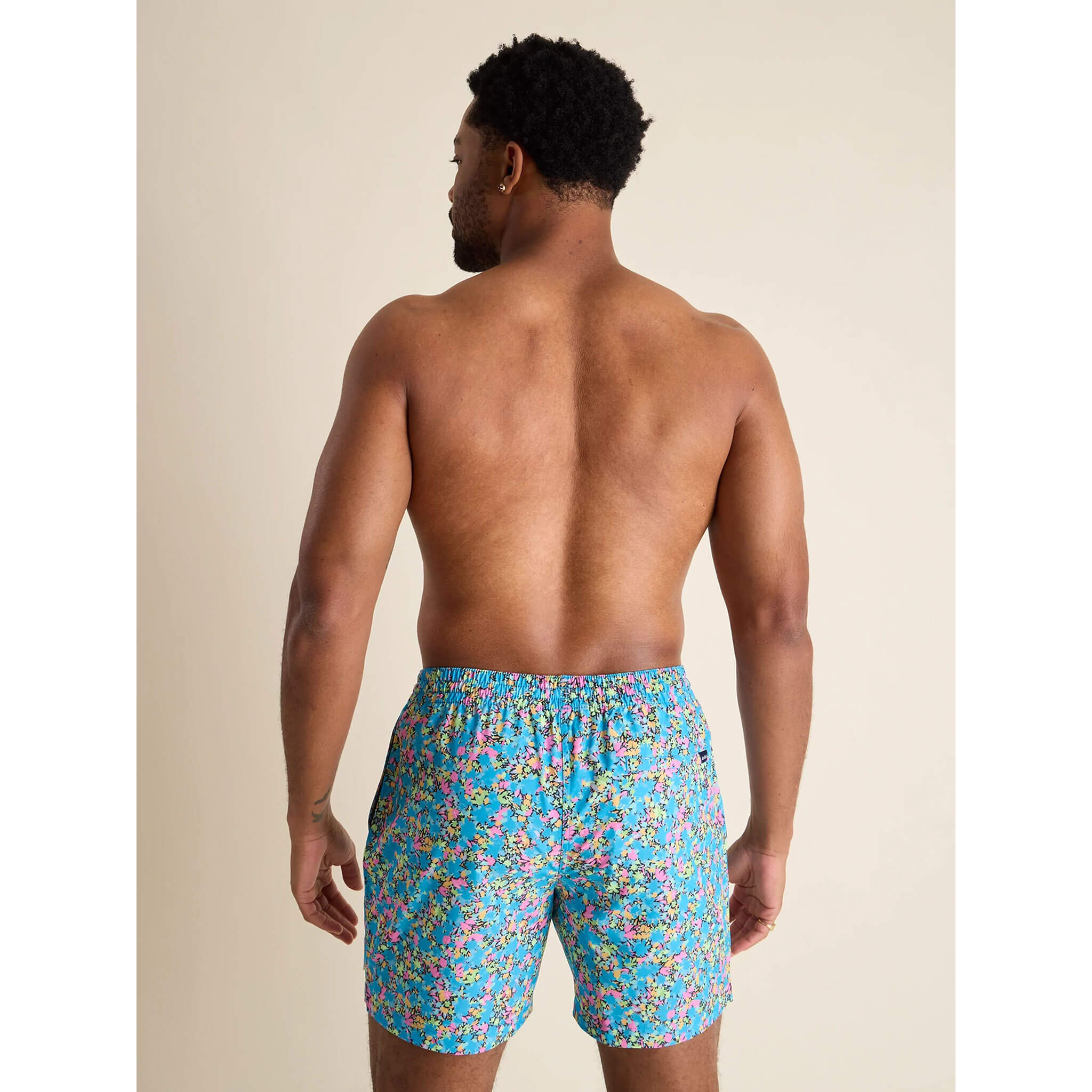 Chubbies 5.5 Inch The Isle x Chubbies Floral Swim Trunks for Men - Bright Blue Tropical Print Swim Shorts | Beach Vacation, Pool Party & Summer Outing