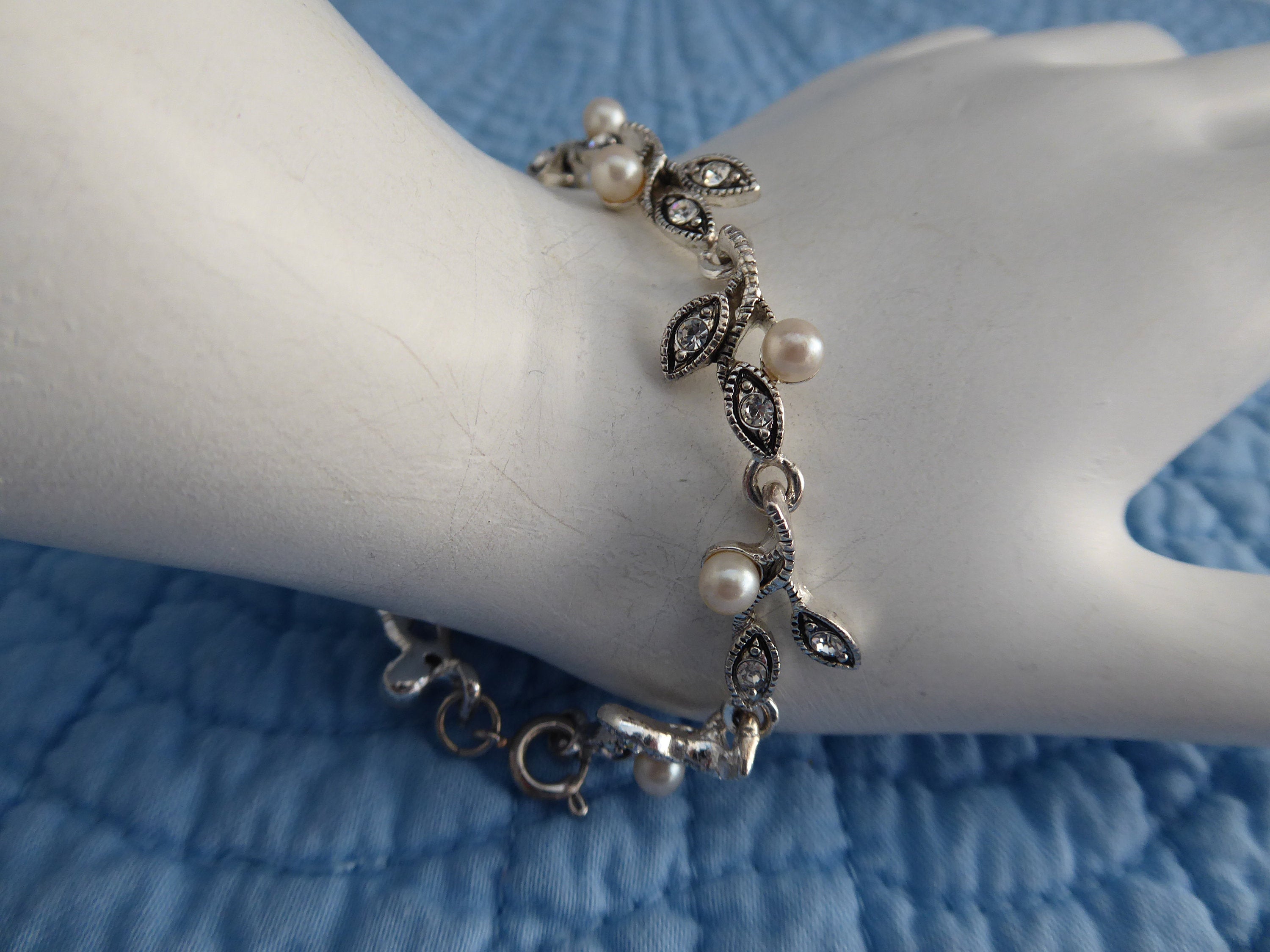 Sparkling Rhinestone Jewelry Set - Elegant Y Necklace, Pearl Drop Earrings & Leaf Bracelet for Women | Perfect for Weddings, Parties & Romantic Dates