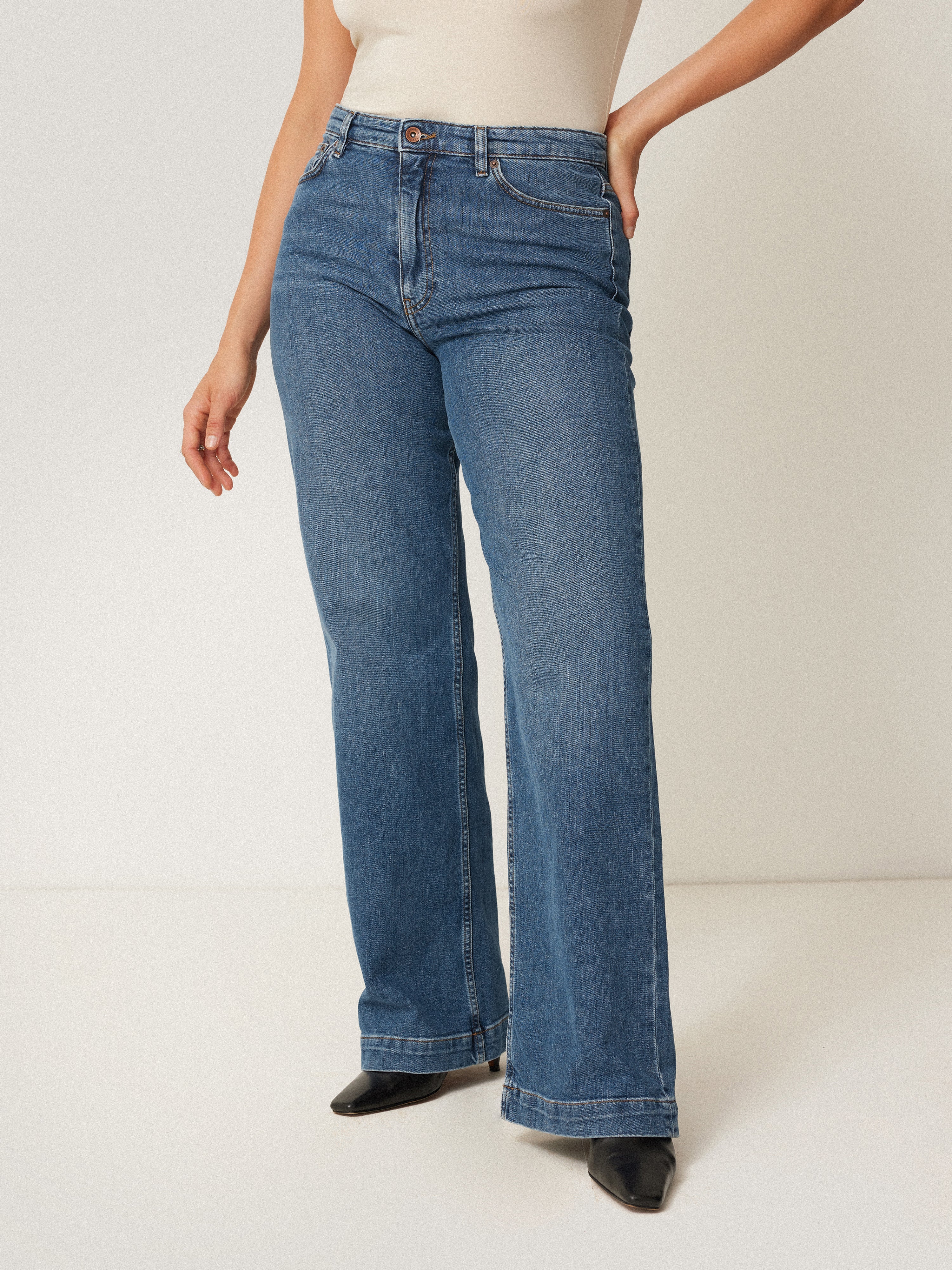Balfour Women's Vintage High Waist Long Wide Leg Jeans in Mid Blue - Perfect for Casual Outfits and Retro Style
