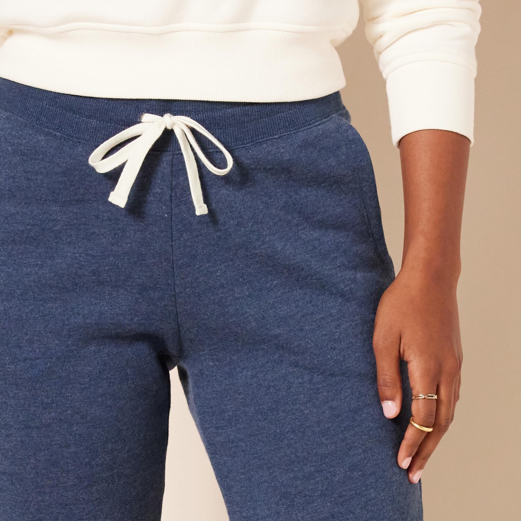 Amazon Essentials Women's Fleece Jogger Sweatpants - Soft Comfortable Lounge Pants for Women, Plus Size Options - Perfect for Yoga, Running, Travel & Casual Wear