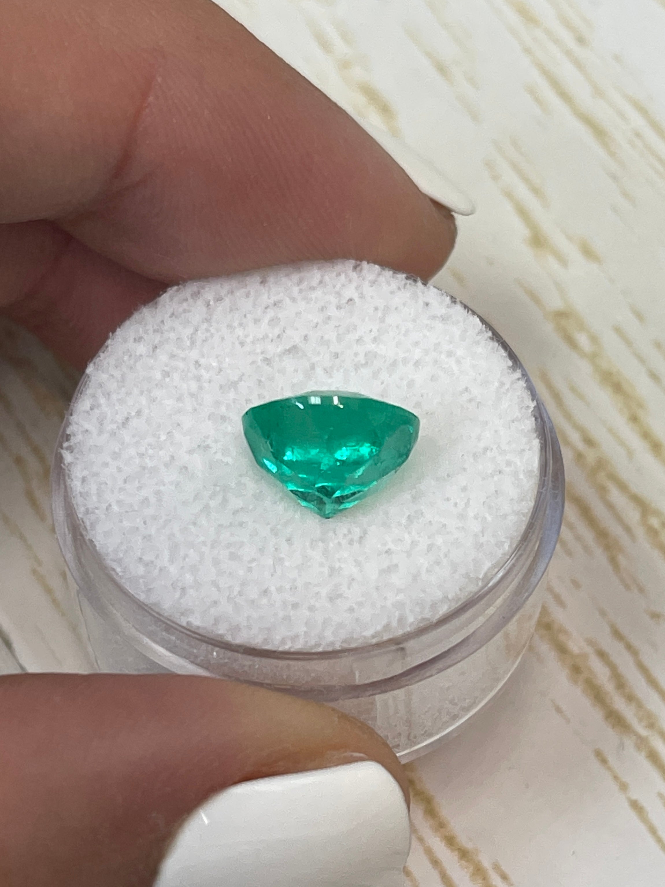 3.79 Carat 10x10mm Vibrant Green Natural Round Loose Colombian Emerald Gemstone for Jewelry Making, Engagement Rings & Luxury Gifts