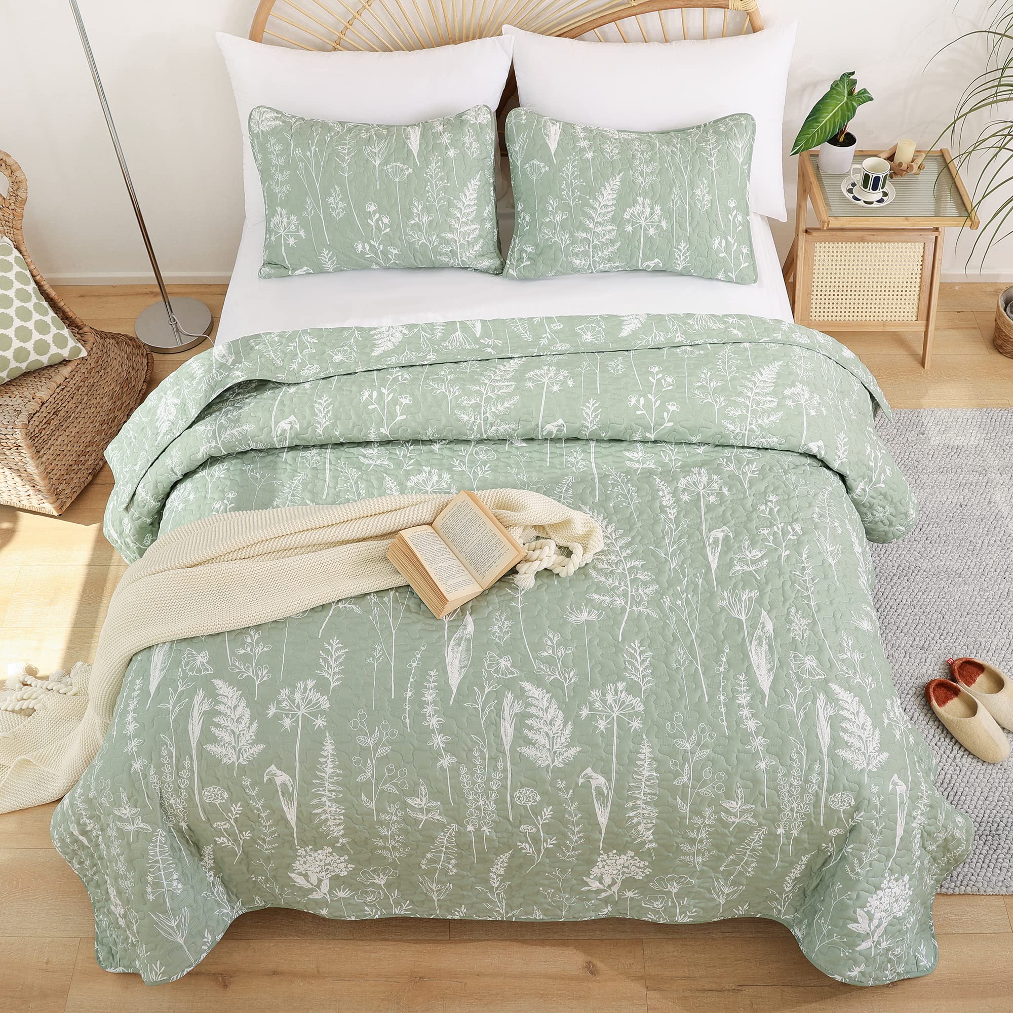 JANZAA King Size Sage Green Boho Quilt Set - 3 Piece Reversible Microfiber Bedding with Floral Pattern, Lightweight Comforter & 2 Pillow Shams | Perfect for Master Bedroom, Guest Room & Bohemian Home Decor