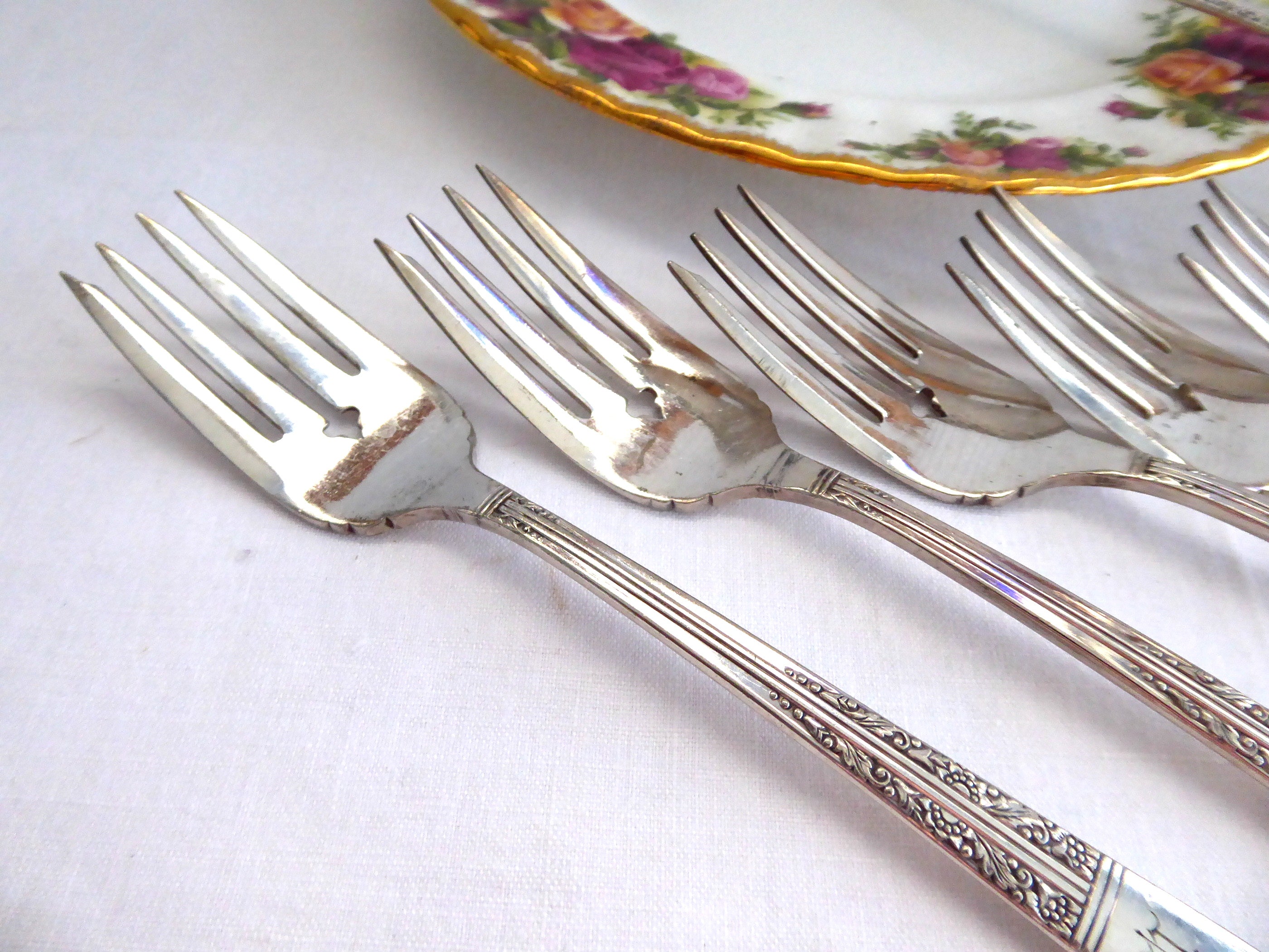 Vintage Oneida Royal Oak Oakleigh Silver Plate Dessert Forks Set of 8 - Monogrammed 1940s Elegant Flatware for Fine Dining, Tea Parties & Special Occasions