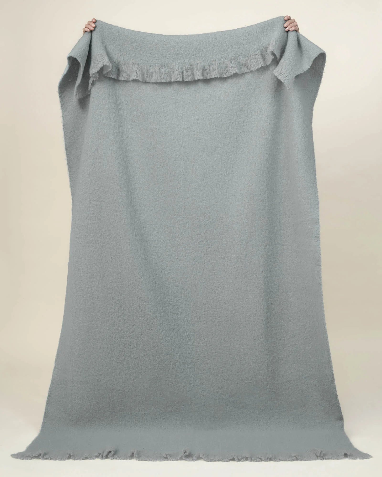 Hyde Throw Breeze - Soft & Lightweight Summer Blanket for Outdoor Picnics, Beach Trips, and Cozy Evenings