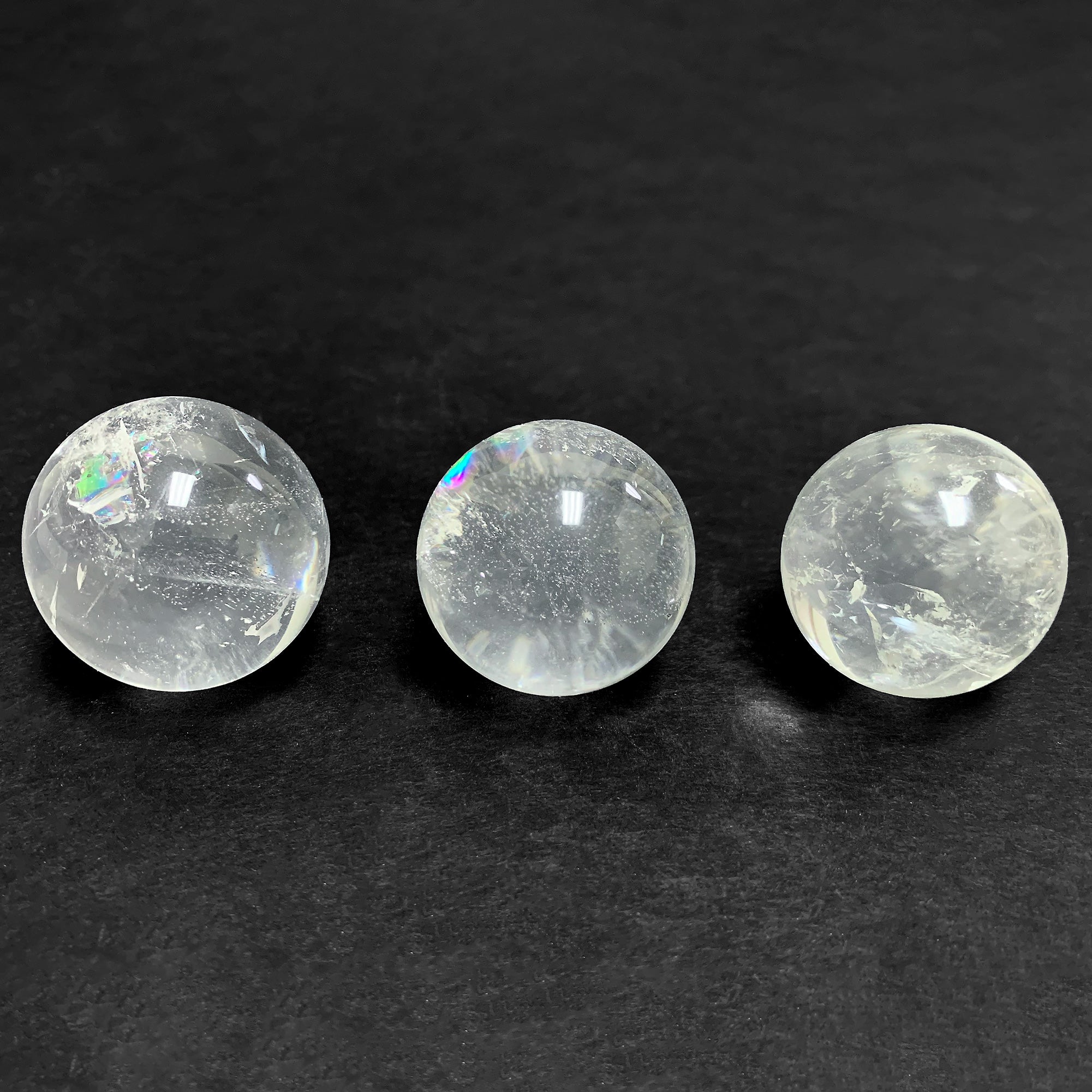 Polished Clear Quartz Crystal 1.25 Inch Sphere - Natural Healing Stone Ball for Home Decor, Meditation & Feng Shui | Perfect for Office Desk, Yoga Space & Gift Giving (RBL232)