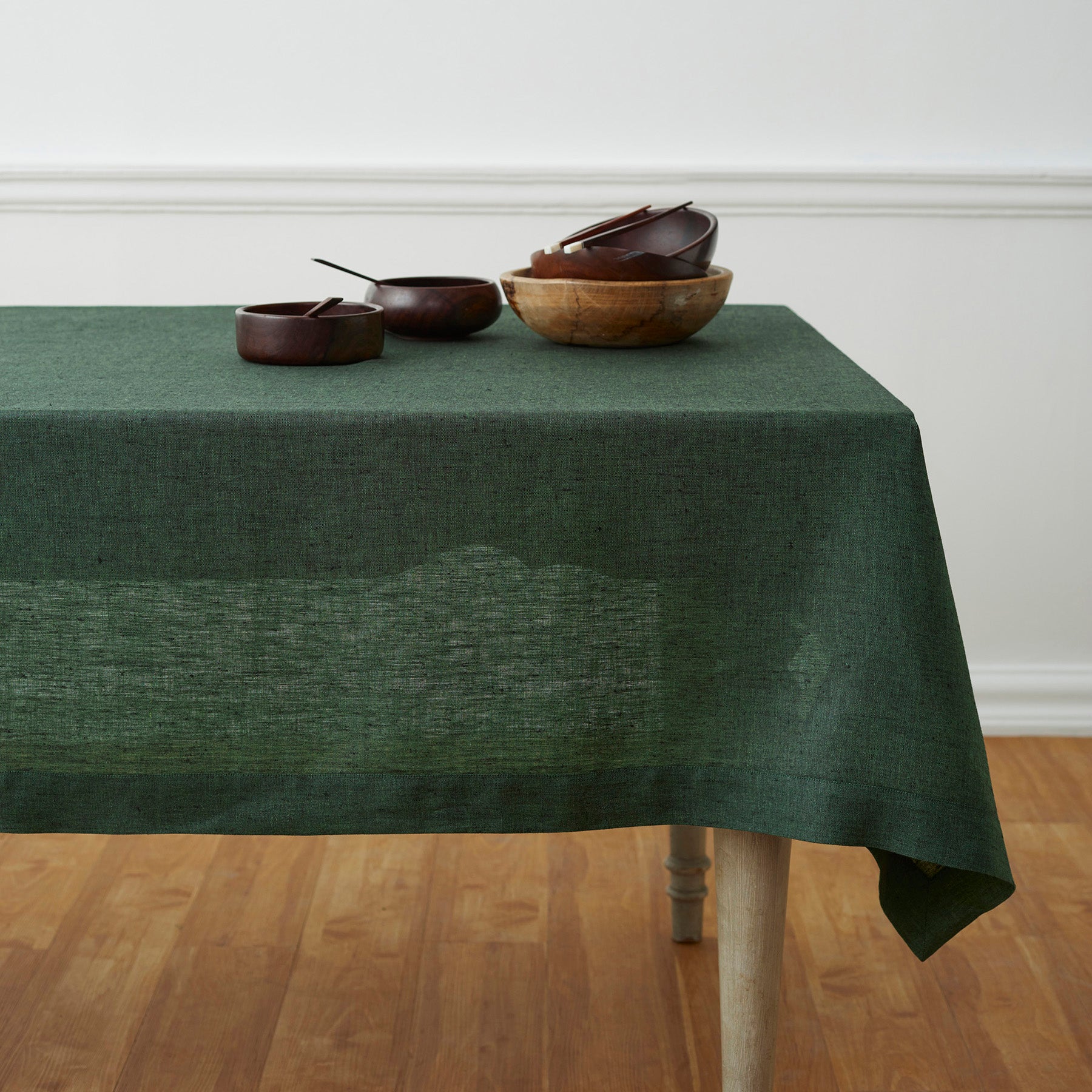 Premium Athena Tablecloth - Elegant & Durable Dining Table Cover for Home, Restaurants & Events - Washable & Wrinkle-Resistant Fabric