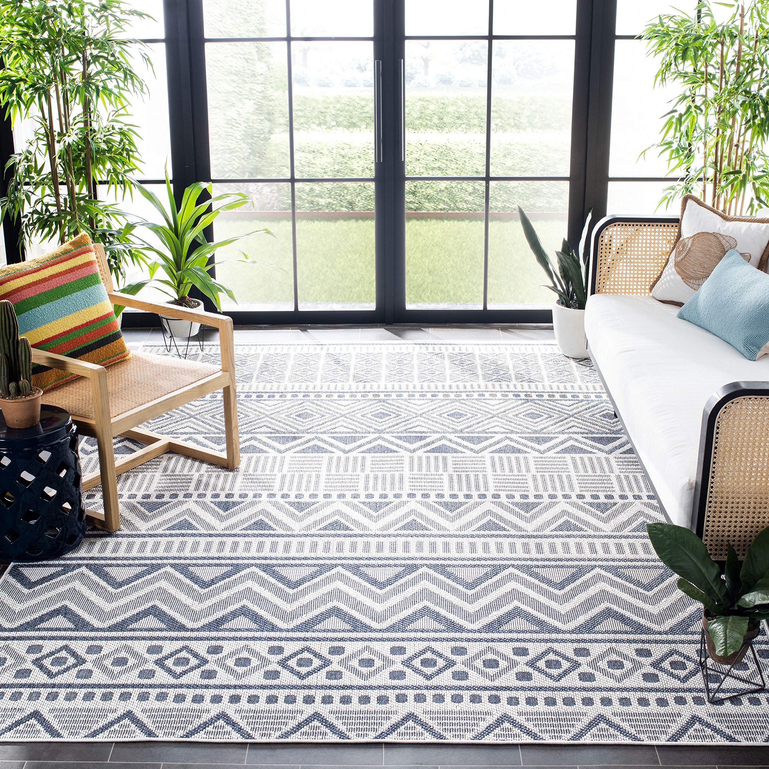 SAFAVIEH Bermuda Collection 8' x 10' Cream & Navy Indoor/Outdoor Area Rug - Non-Shedding, Machine Washable, Easy Care - Perfect for Living Room, Bedroom, Patio, Backyard & Mudroom (BMU818A)
