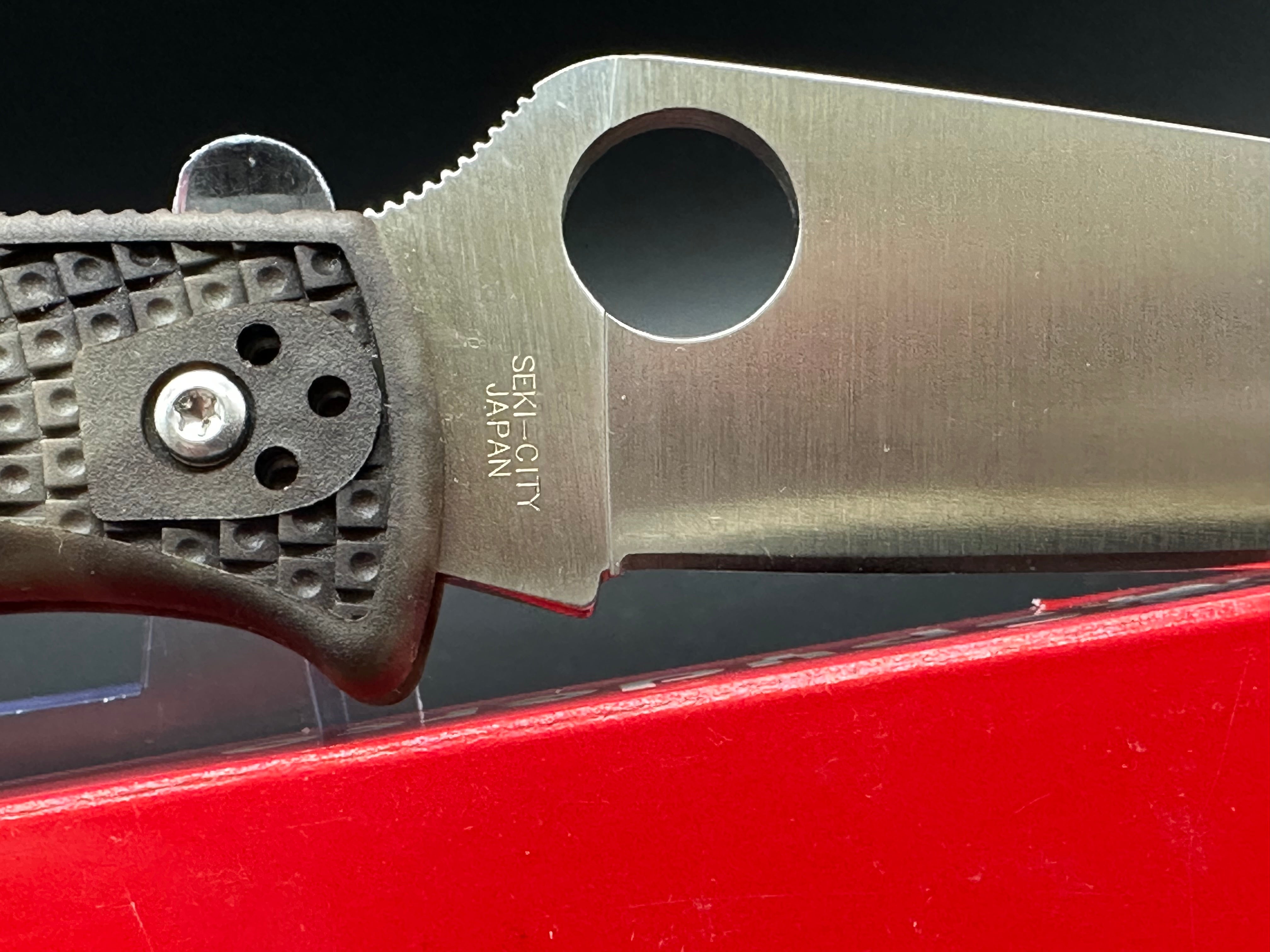 Spyderco Endura 4 Folding Knife - Zome Green FRN Handle, C10ZFPGR Model - Perfect for Outdoor Camping, Hiking & Everyday Carry (EDC)
