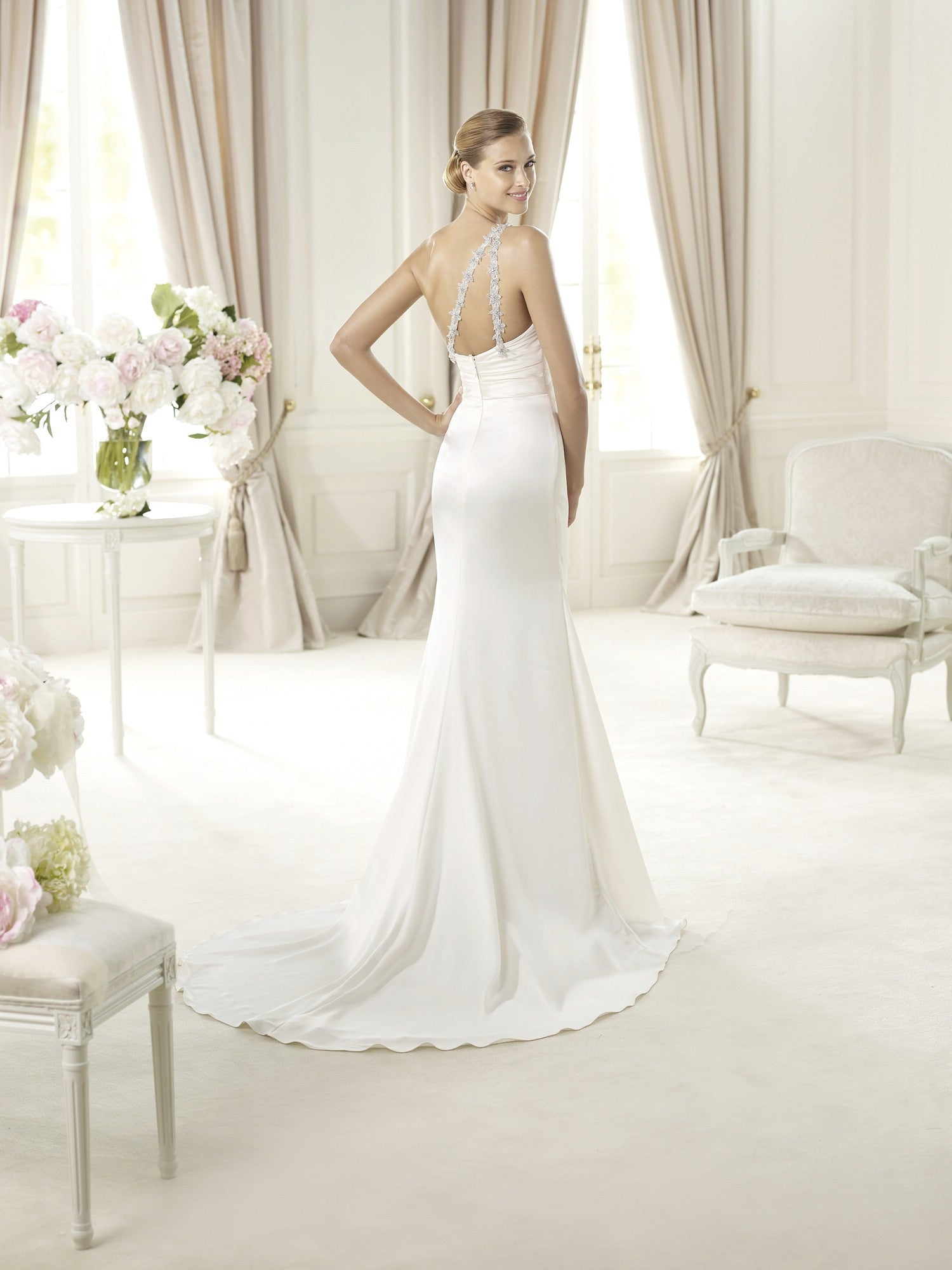 Pronovias Ugarte Wedding Dress - Elegant Lace Bridal Gown for Bride | Perfect for Church Ceremony, Beach Wedding & Formal Reception
