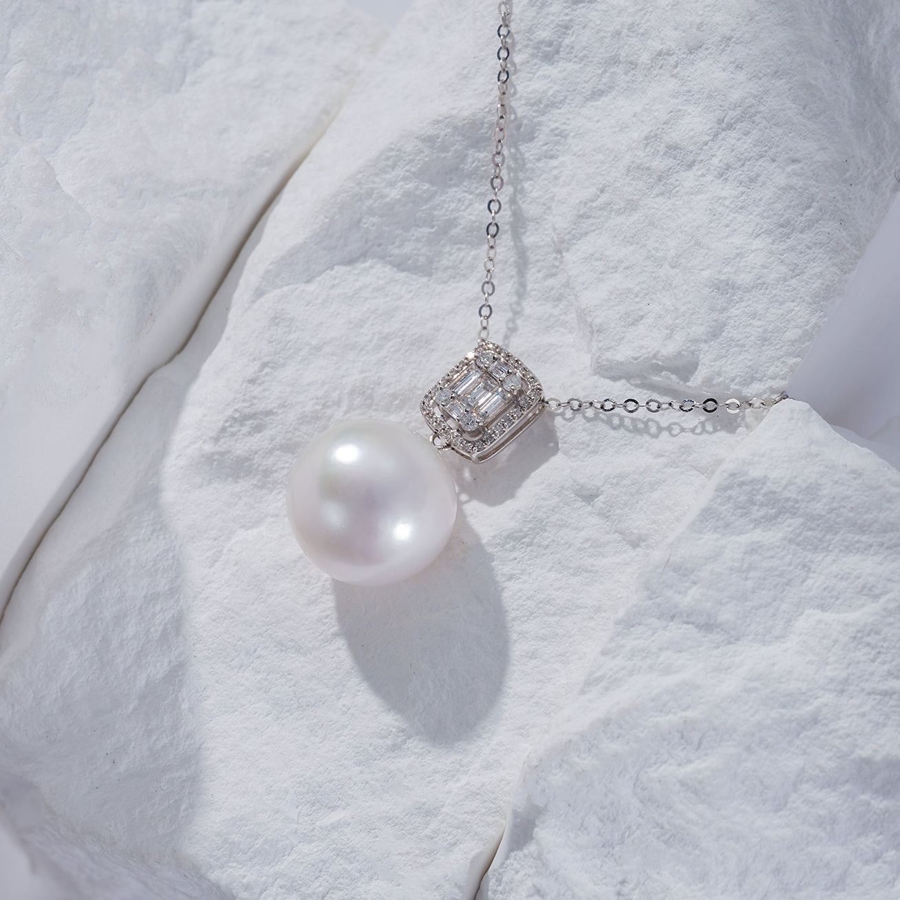 18K Gold Australian White South Sea Pearl Necklace KN00077 – Luxury Women's Jewelry for Weddings, Parties & Special Occasions