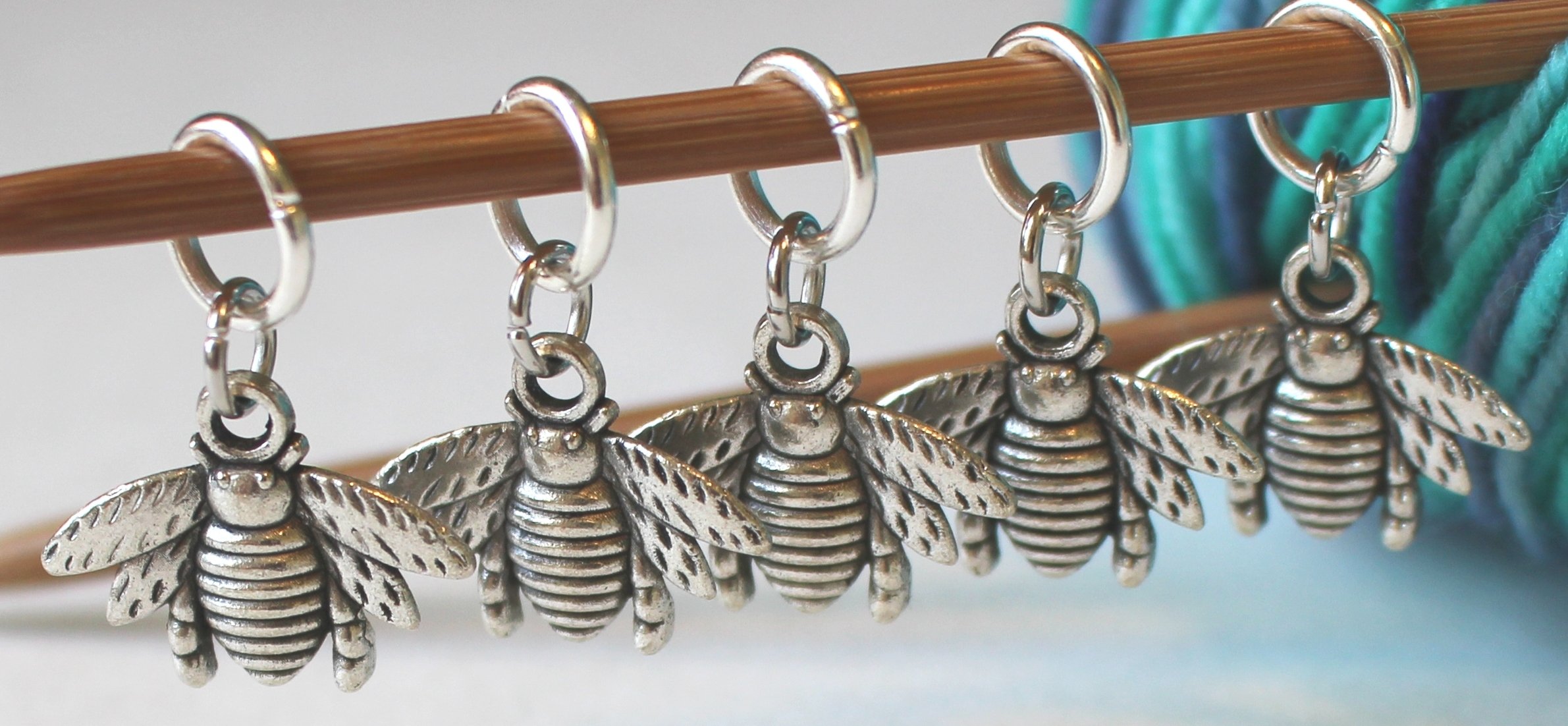 5-Piece Honeybee Knitting Stitch Markers Set - Perfect for Crochet, Knitting, and DIY Yarn Projects (Bee-Themed Craft Accessories)
