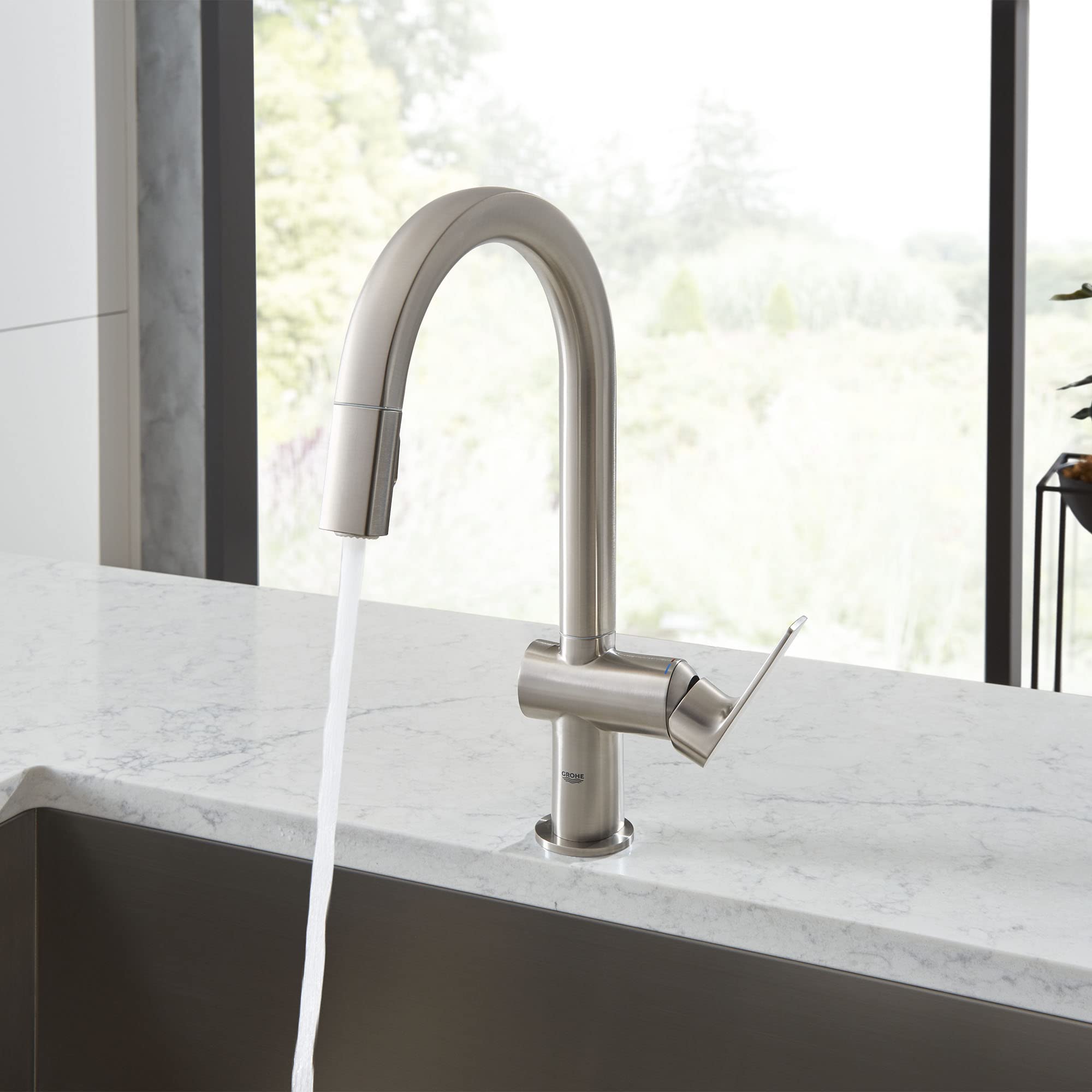 Grohe 30377000 Stainless Steel Pull-Down Kitchen Faucet with High Arc Spout - Perfect for Modern Home Kitchens and Restaurant Use
