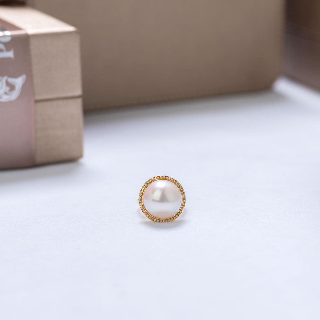 18K Gold Diamond & Edison Pearl Ring KR00057 - Elegant Jewelry for Weddings, Anniversaries & Special Occasions
