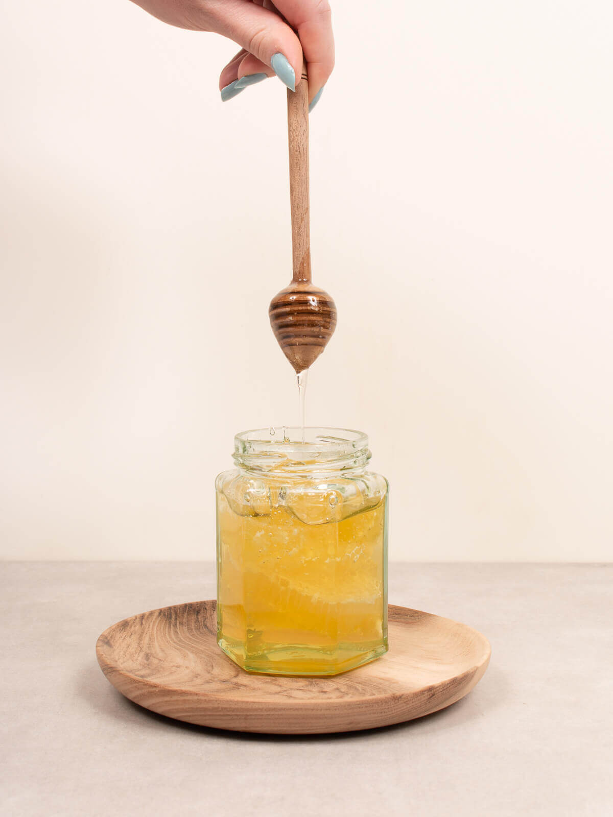 Premium Walnut Wood Honey Dipper - Natural Wooden Honey Stirrer for Tea, Coffee & Baking - Handcrafted Kitchen Utensil for Drizzling & Serving Honey