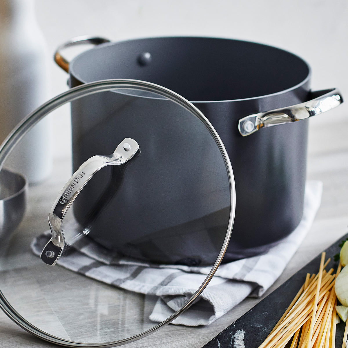 Valencia Pro Ceramic Nonstick 8 Quart Stockpot with Lid - Durable Cooking Pot for Soups, Stews & Pasta | Oven & Stovetop Safe | Perfect for Family Meals & Entertaining