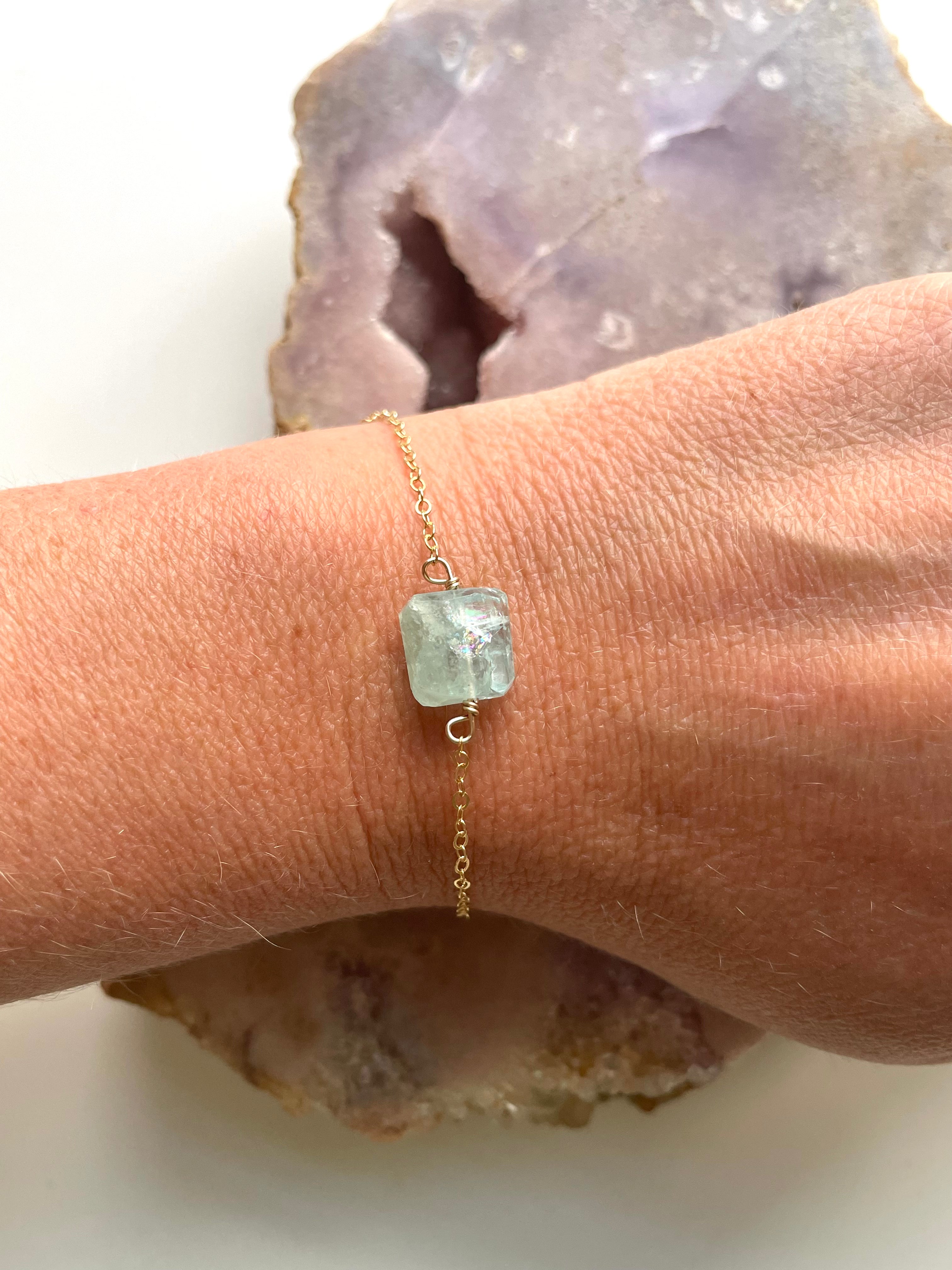 Natural Aquamarine Crystal Bracelet for Women - Healing Stone Jewelry for Stress Relief & Positive Energy - Perfect for Meditation, Yoga & Everyday Wear