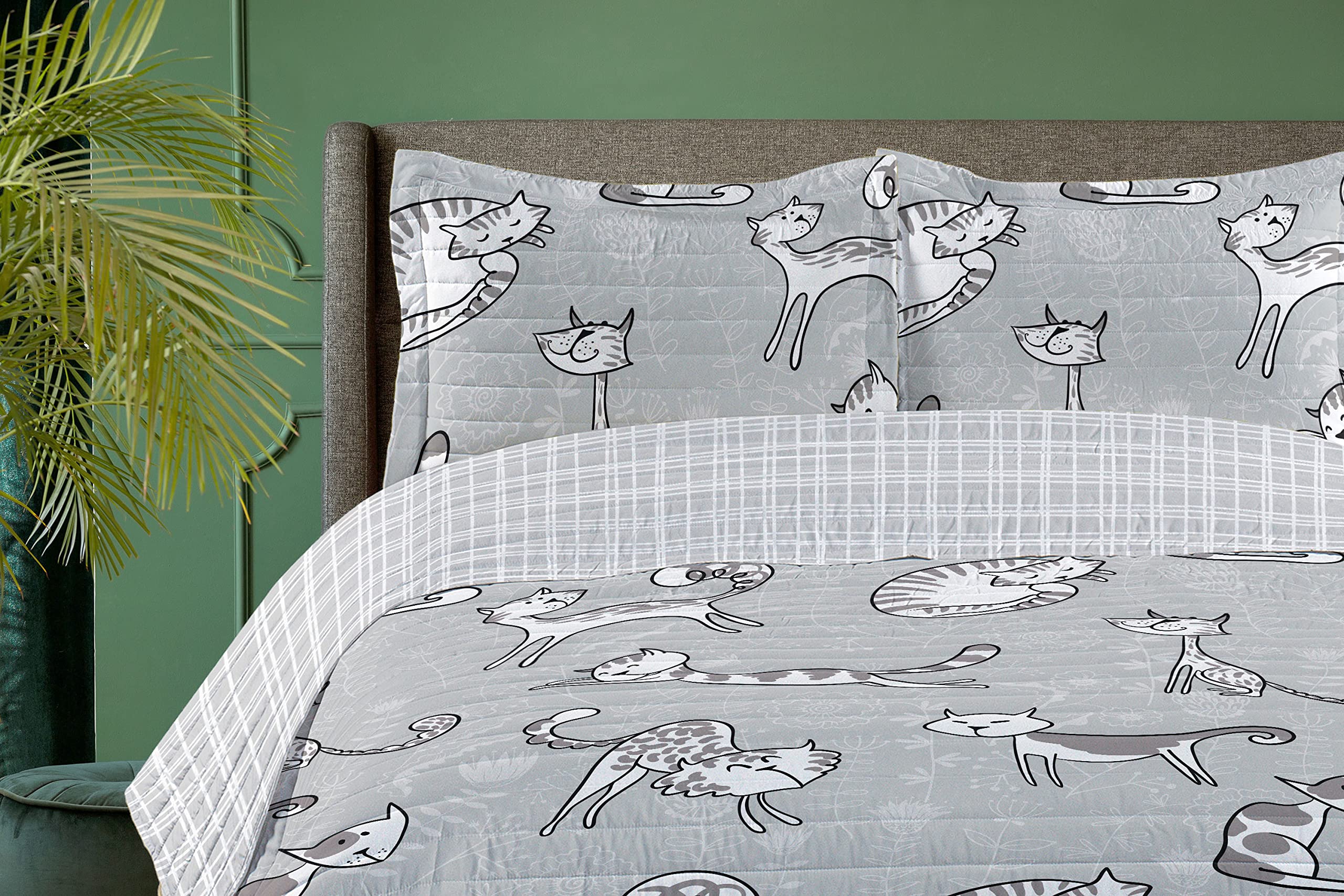 Ambesonne Grey Reversible King Size Bedspread Set with Cats & Floral Print - Microfiber Comforter & Pillow Shams - White & Dimgray - Perfect for Cat Lovers' Bedroom Decor & Cozy Home Styling