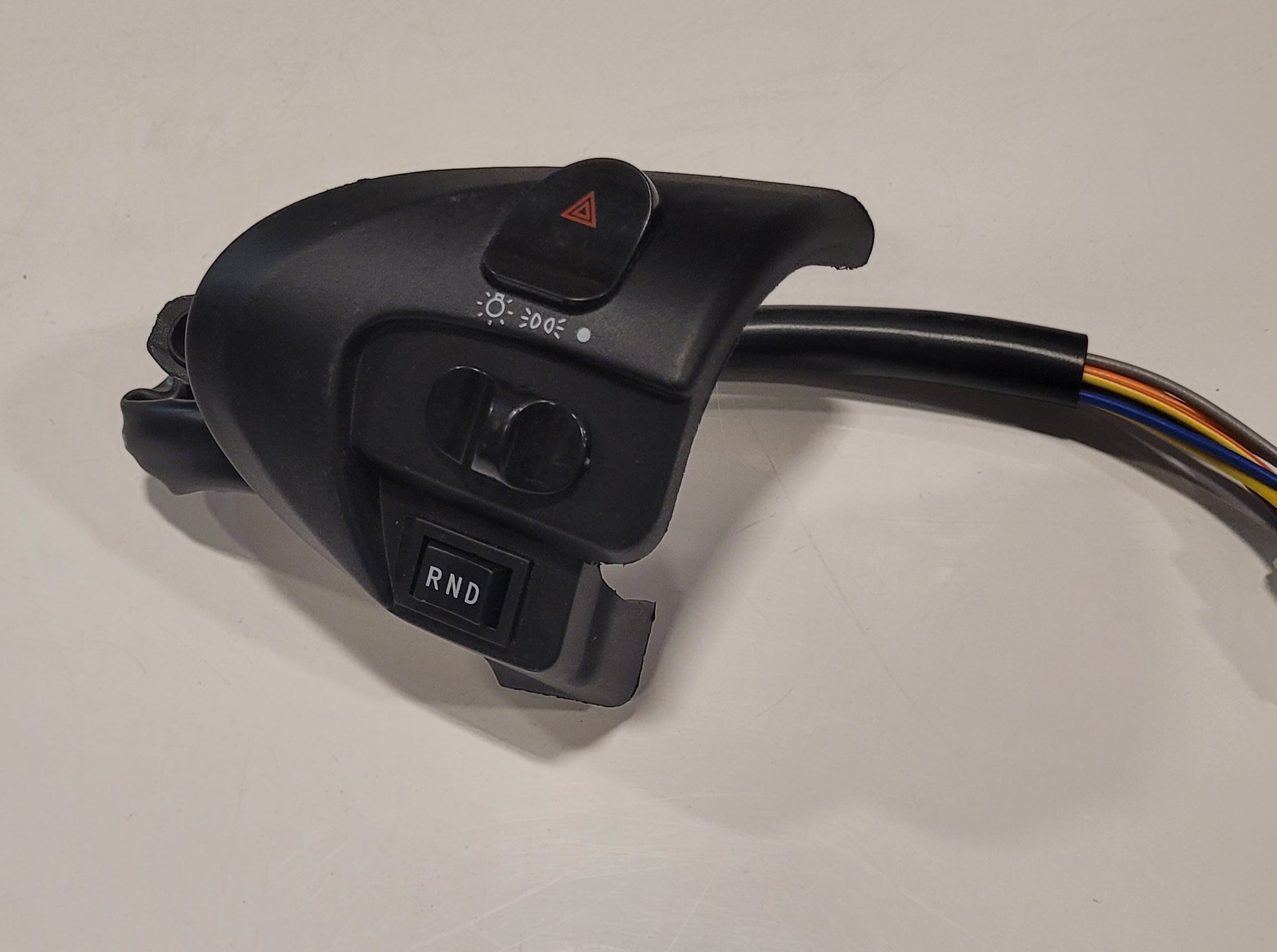 Left Side Multifunction Switch for Cars - Turn Signal, Headlight & Wiper Control - Perfect for Driving in Rain or Night Conditions