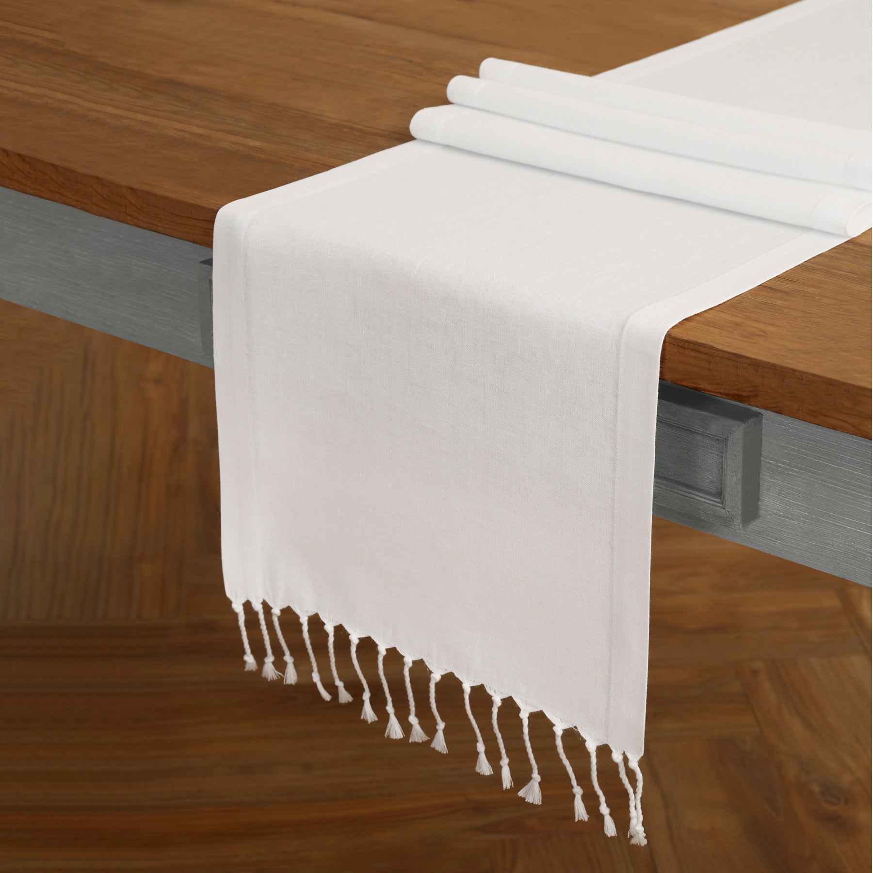 Elegant Twisted Tassels Table Runner for Dining Room Decor - Perfect for Weddings, Parties & Holiday Table Settings