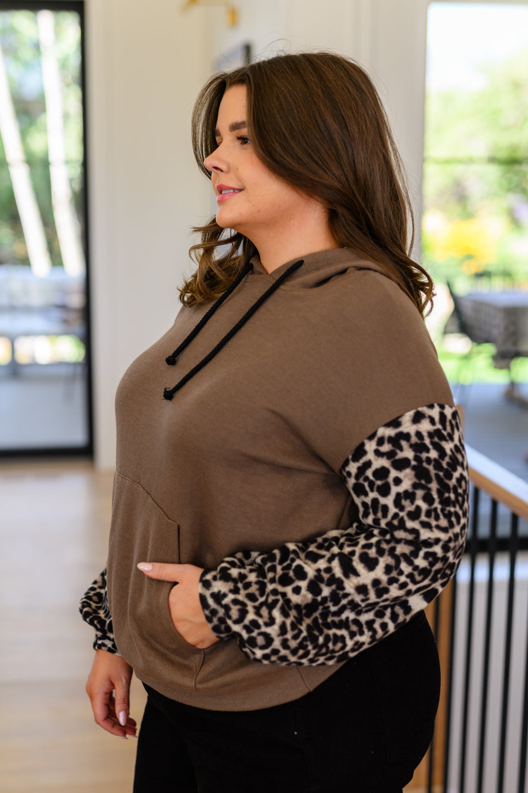 Stylish Leopard Print Hoodie for Women & Men - Trendy Animal Print Pullover for Casual Wear, Street Fashion & Loungewear
