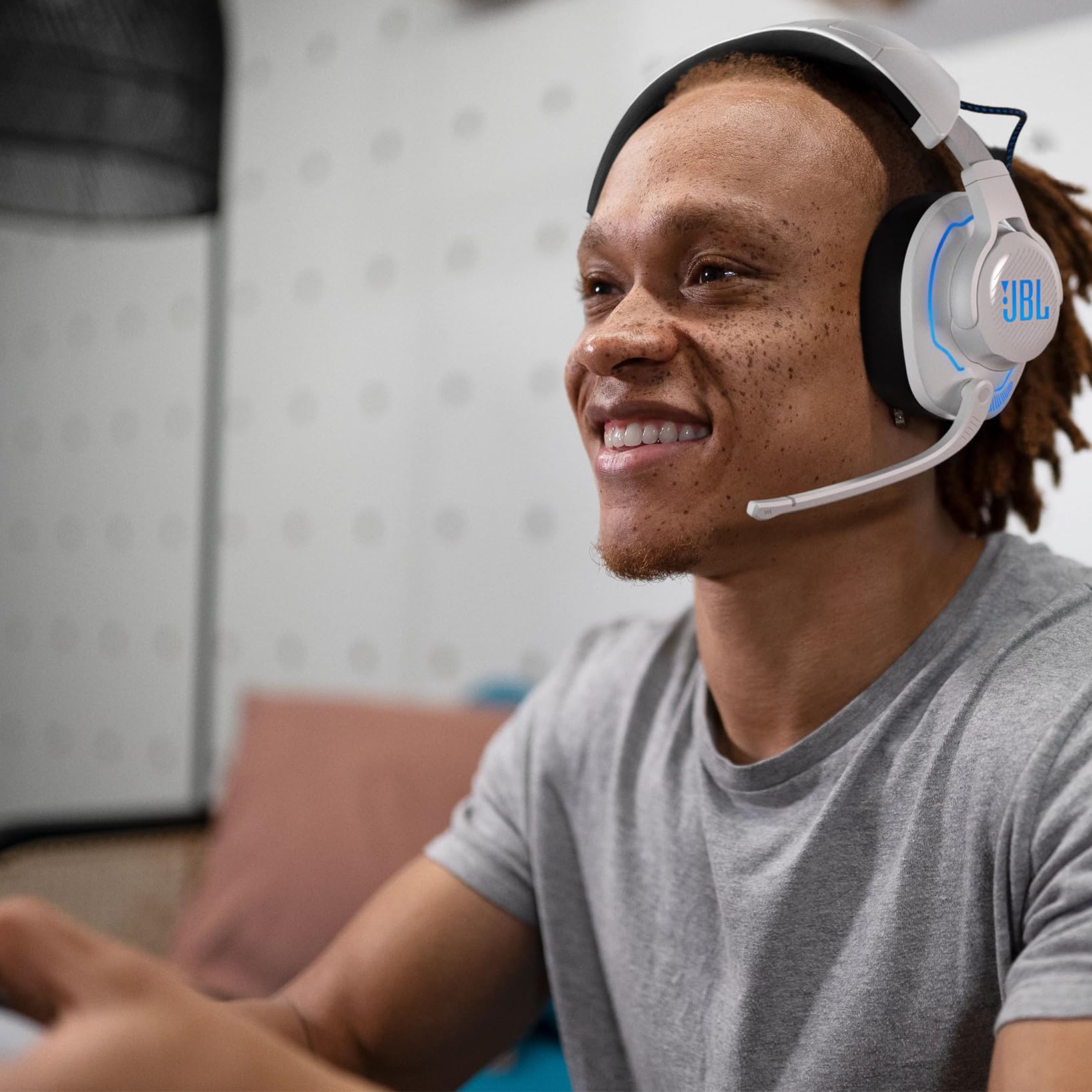 JBL Quantum 910P Wireless Bluetooth Gaming Headset with Microphone - Compatible with PlayStation, Xbox, PC & Mobile - 39-Hour Battery Life - White - Perfect for Competitive Gaming, Streaming & Long Gaming Sessions