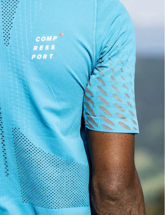 Compressport Men's Running Shirt - Breathable Performance Short Sleeve T-Shirt for Marathon & Training - Mosaic Blue/Magnet - Ideal for Road Racing, Gym Workouts & Outdoor Sports