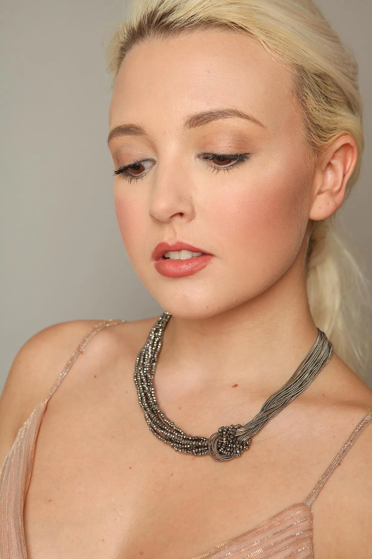 Elegant Knotted Chain Beaded Statement Necklace for Women - Boho Chic Jewelry for Parties, Weddings & Date Nights