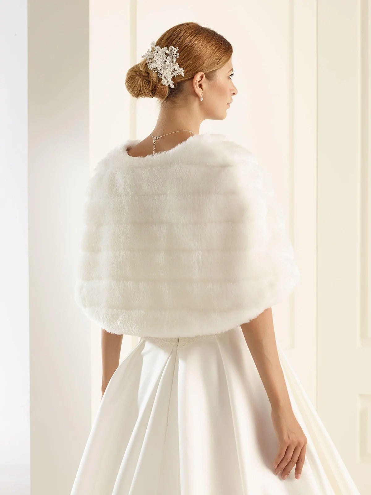 Ivory Faux Fur Bridal Cape - Elegant Wedding Dress Cover Up for Winter Weddings & Photo Shoots | Bianco Evento E139