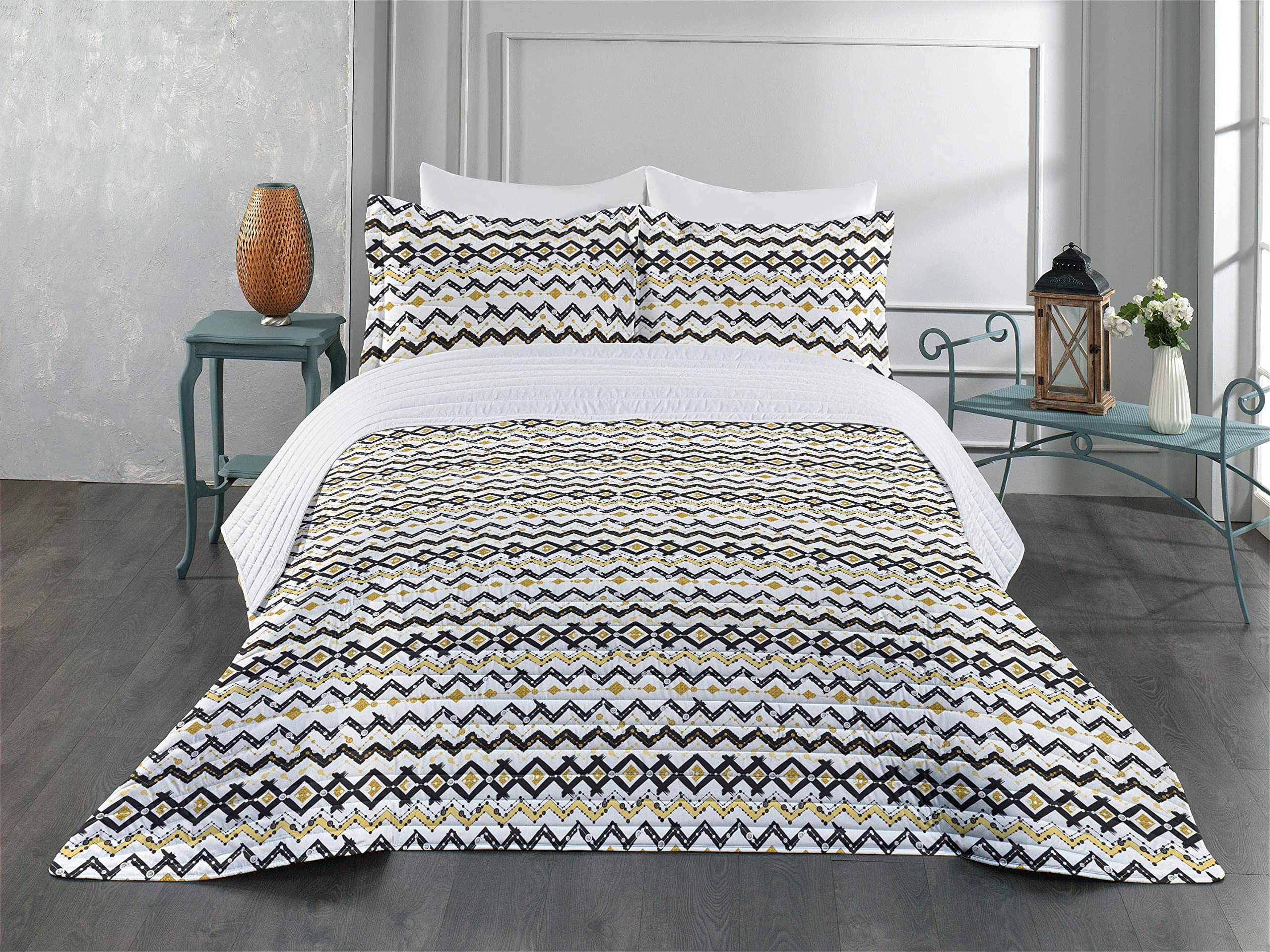 Lunarable Chevron Microfiber Bedspread Set - Tribal Grunge Zig Zag Stripes & Triangles Design - Soft Queen Size Bedding with Pillow Shams & Comforter in Black, White & Yellow - Perfect for Bohemian Bedroom Decor & Guest Room Styling