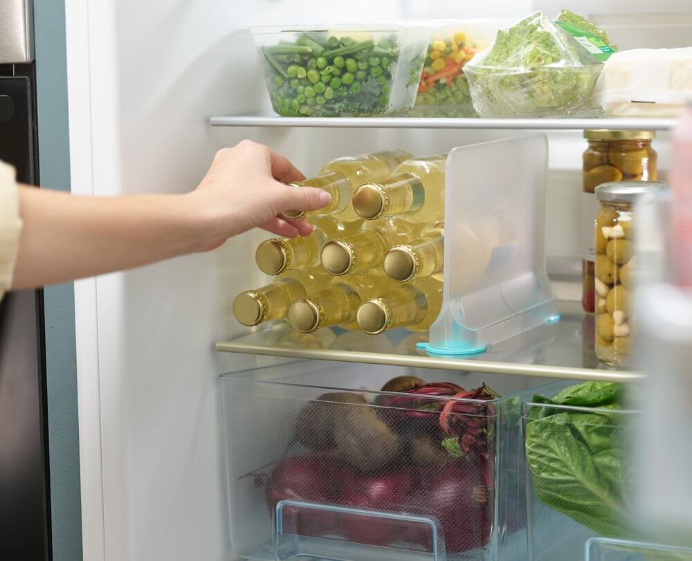 Joseph Joseph FridgeStore Suction Fridge Shelf Divider - Expandable Refrigerator Organizer for Fruits, Vegetables & Drinks - Space Saving Kitchen Storage Solution for Small Fridges & Pantries