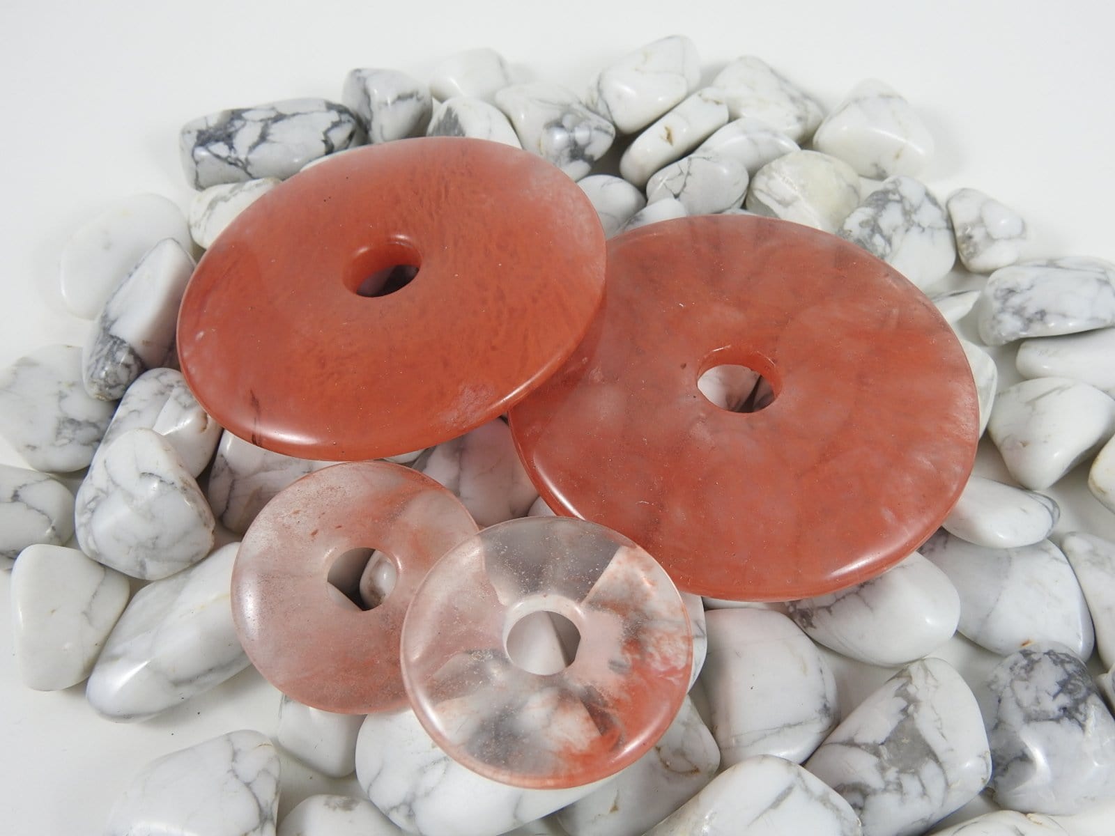 Natural Cherry Quartz Donut Pendant Necklace - Healing Crystal Jewelry for Women, Chakra Balancing & Spiritual Protection - Perfect for Meditation, Yoga & Boho Fashion