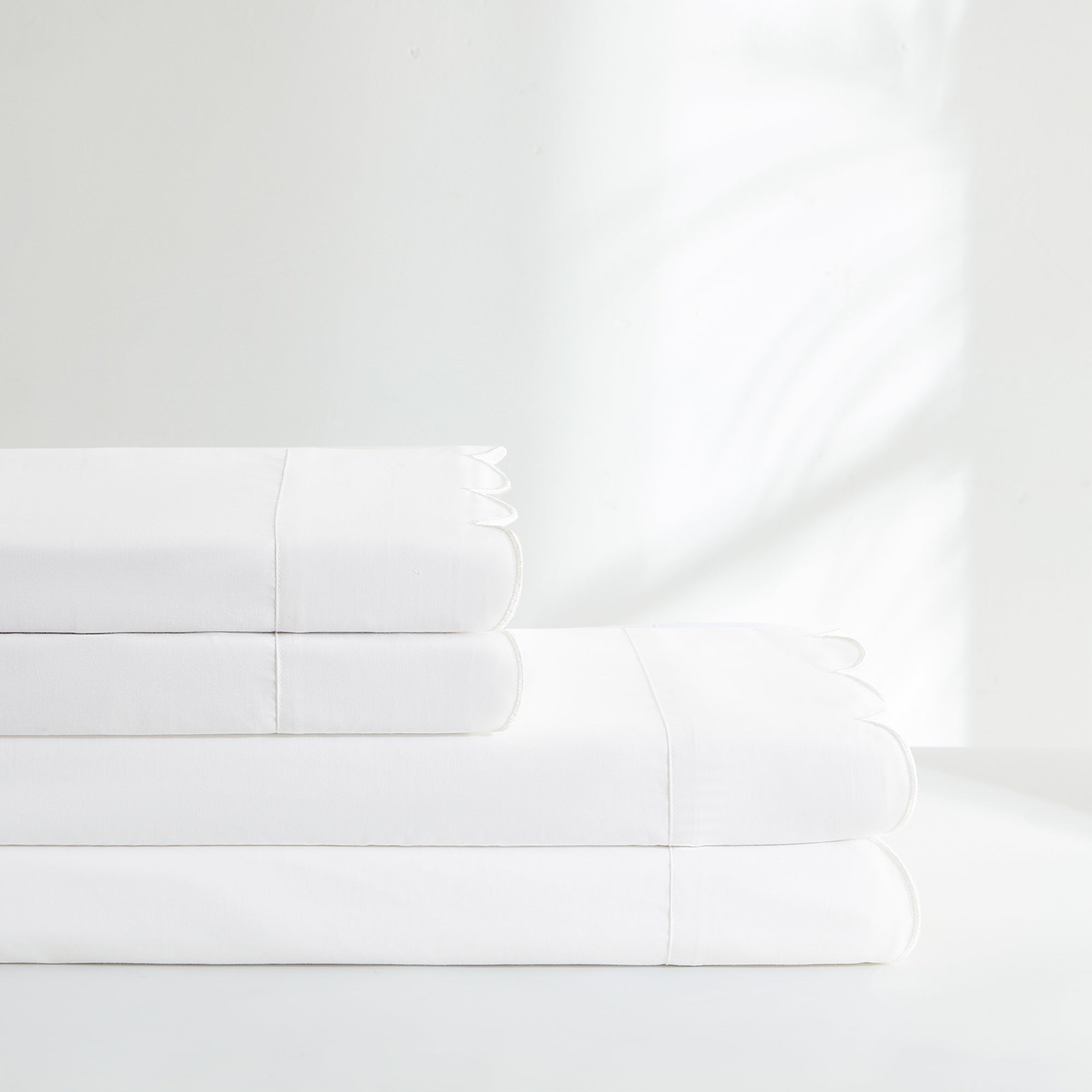 Coastal Chic Scalloped Edge Cotton Sheet Set - Soft & Breathable Bedding for Beach House, Guest Room & Master Bedroom - Perfect for Summer Nights & Coastal Decor