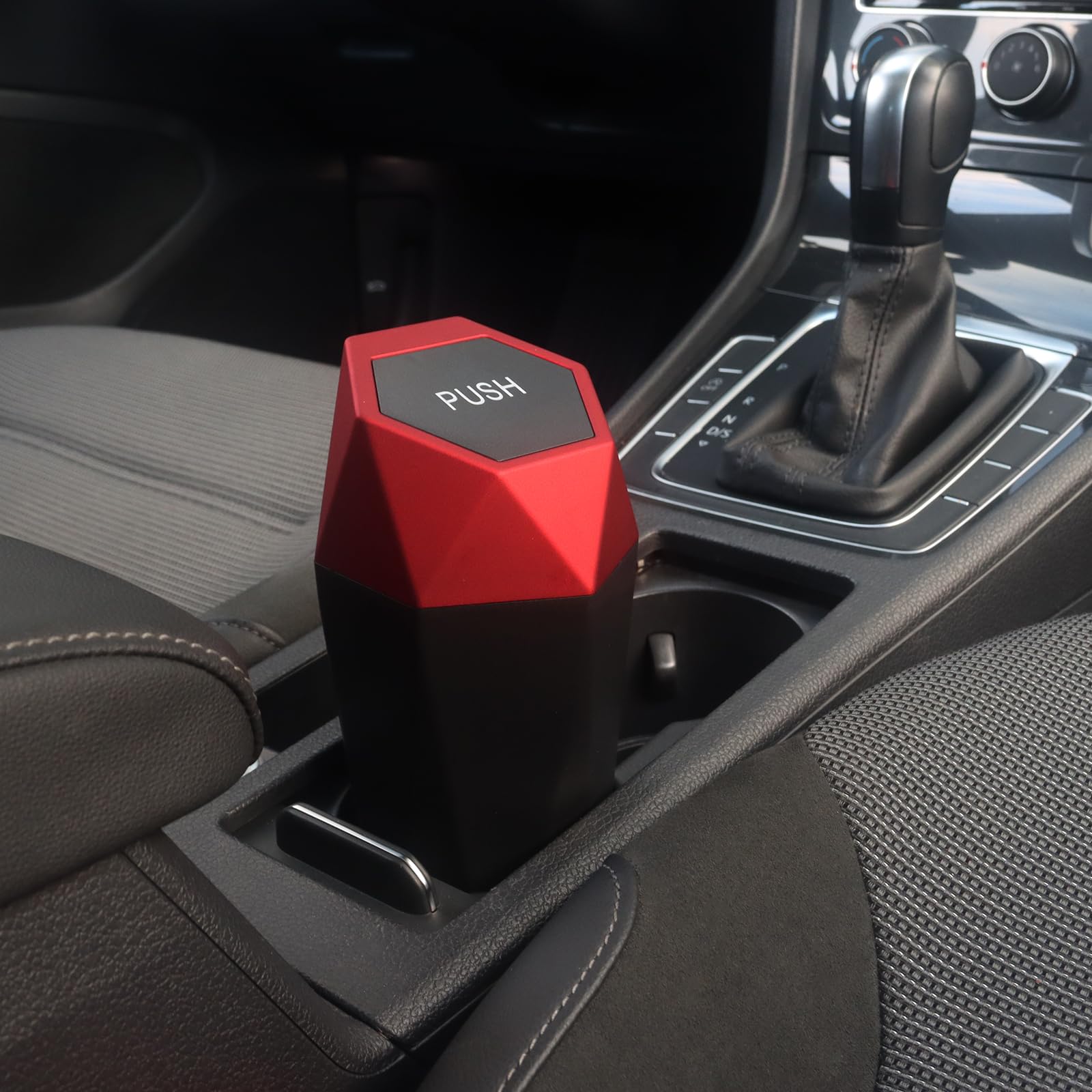 Portable Car Trash Can with Lid - 600ml Mini Automotive Garbage Bin for Cup Holder, Cute Red Car Door Trash Can (1 Pack) - Perfect for Road Trips, Commuting & Keeping Your Vehicle Clean