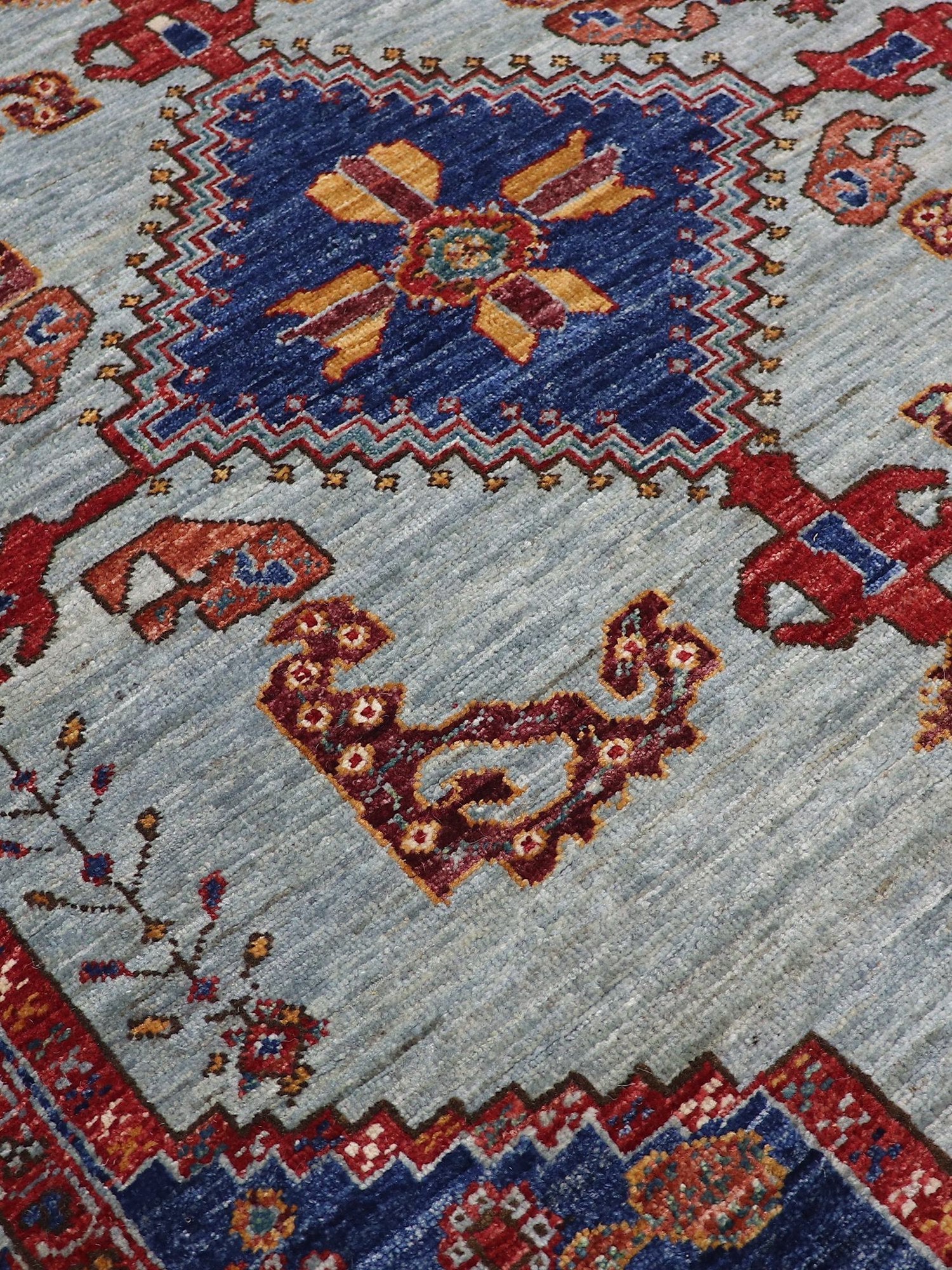 Handwoven Bakshaish Tribal Rug - Authentic Persian J69535 Design for Boho Chic & Modern Home Decor - Perfect for Living Room, Bedroom, or Office