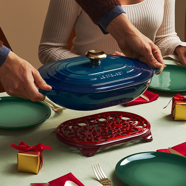 Le Creuset 3.4L Oblong Casserole Dish - Premium Enameled Cast Iron Dutch Oven in Sage Green - Perfect for Baking, Roasting & Serving Family Meals