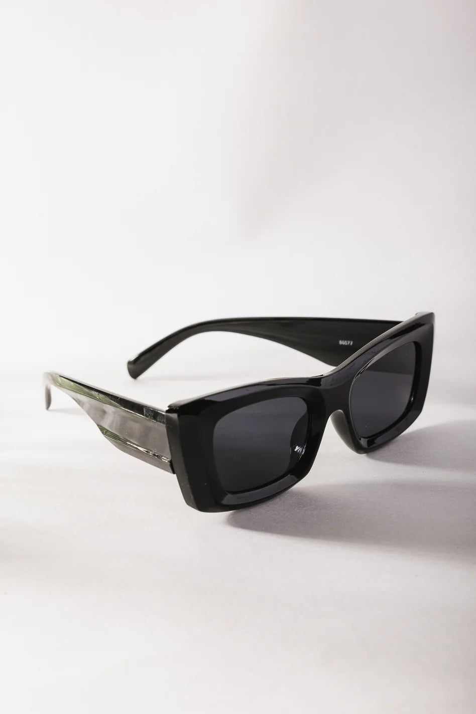 Kamree Black Polarized Sunglasses for Men & Women - UV Protection, Lightweight & Stylish - Perfect for Driving, Beach, and Outdoor Activities