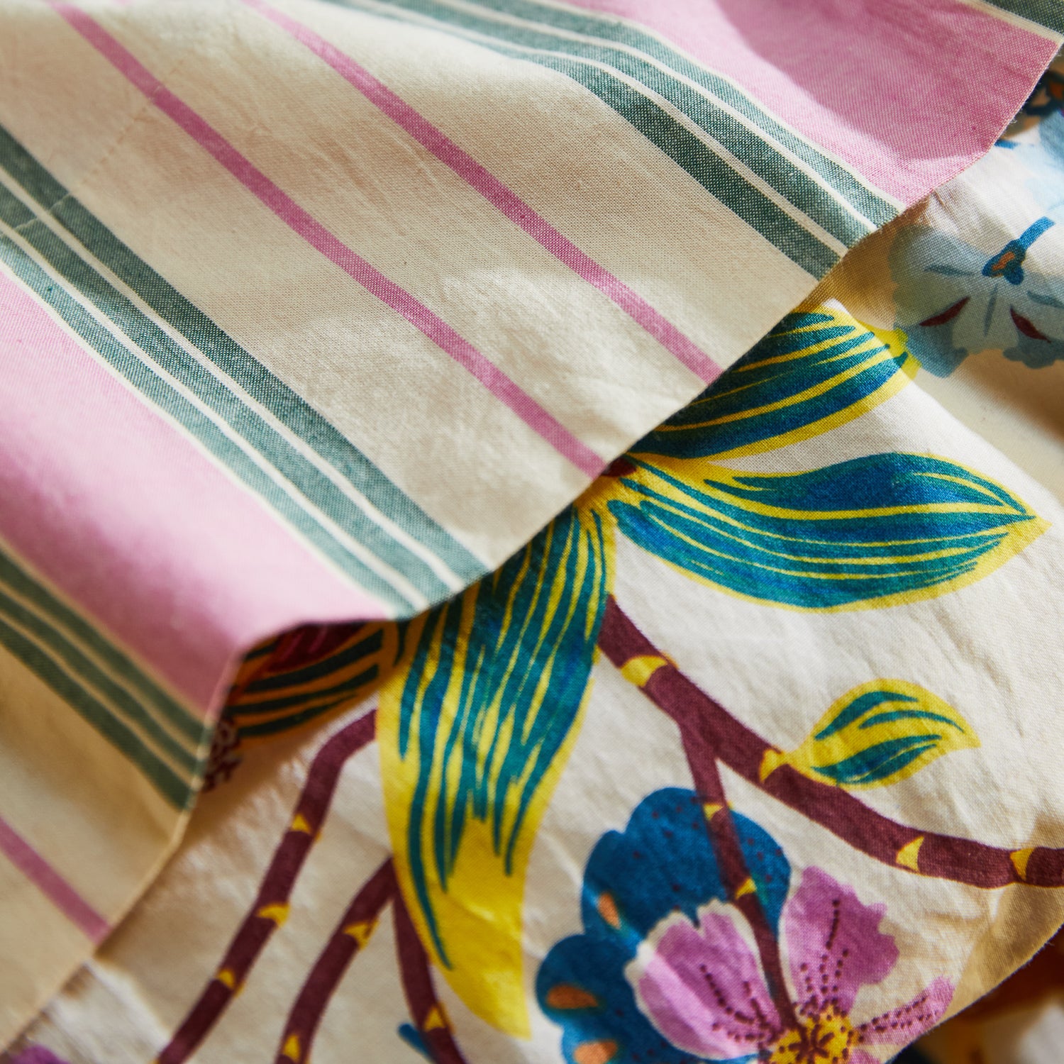 Brigitte 100% Cotton Sheets - Soft & Breathable Fuchsia Bedding Set for Queen Size - Perfect for Cozy Bedrooms & Guest Rooms