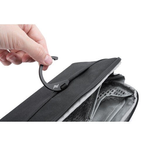 Peak Design Travel Wash Pouch 1L - Waterproof Toiletry Bag for Men & Women, Compact Organizer for Shampoo, Toothbrush & Cosmetics - Perfect for Camping, Gym & Air Travel (Black)